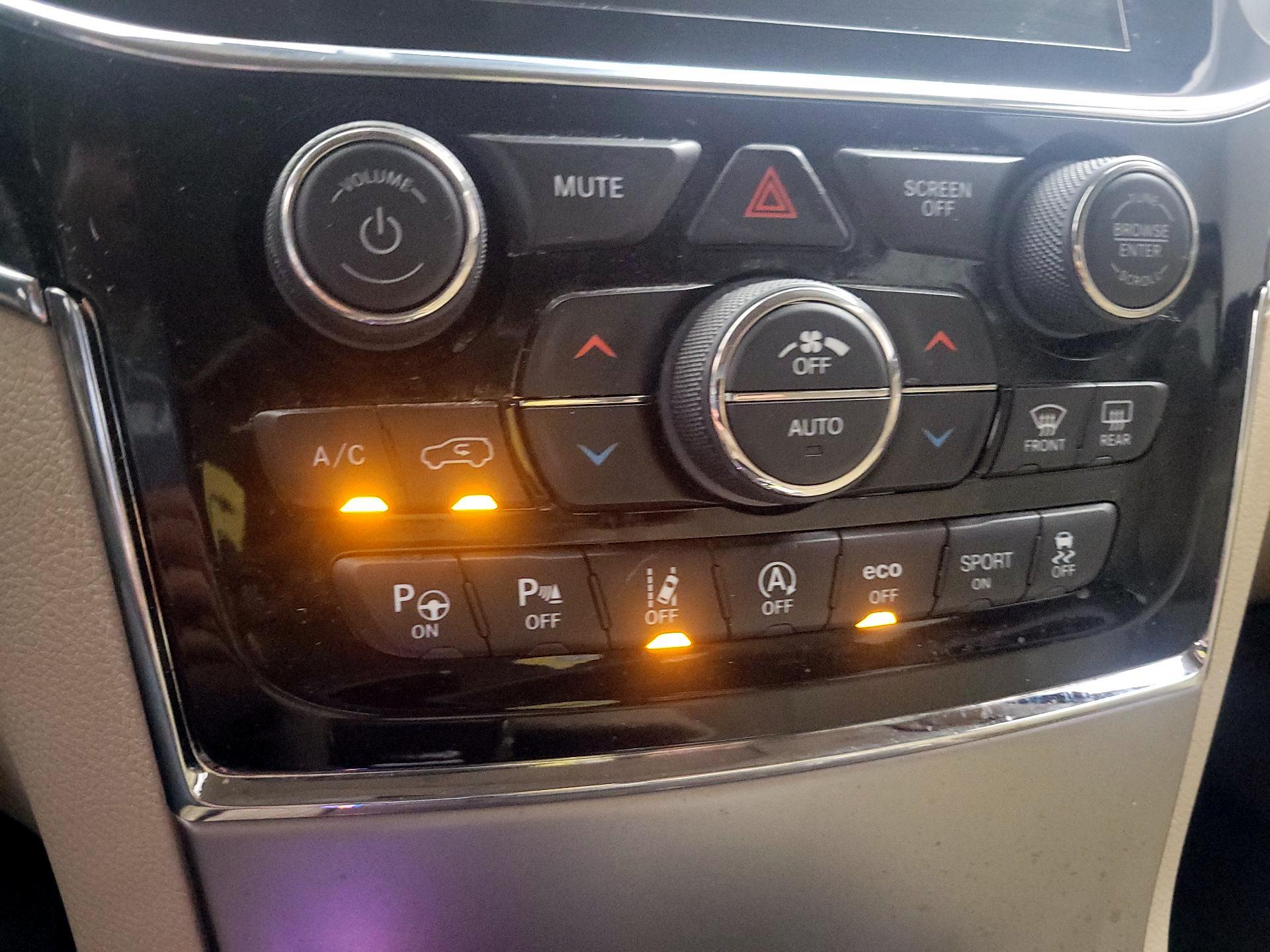 Thumbnail: 2019 Jeep Grand Cherokee - 17