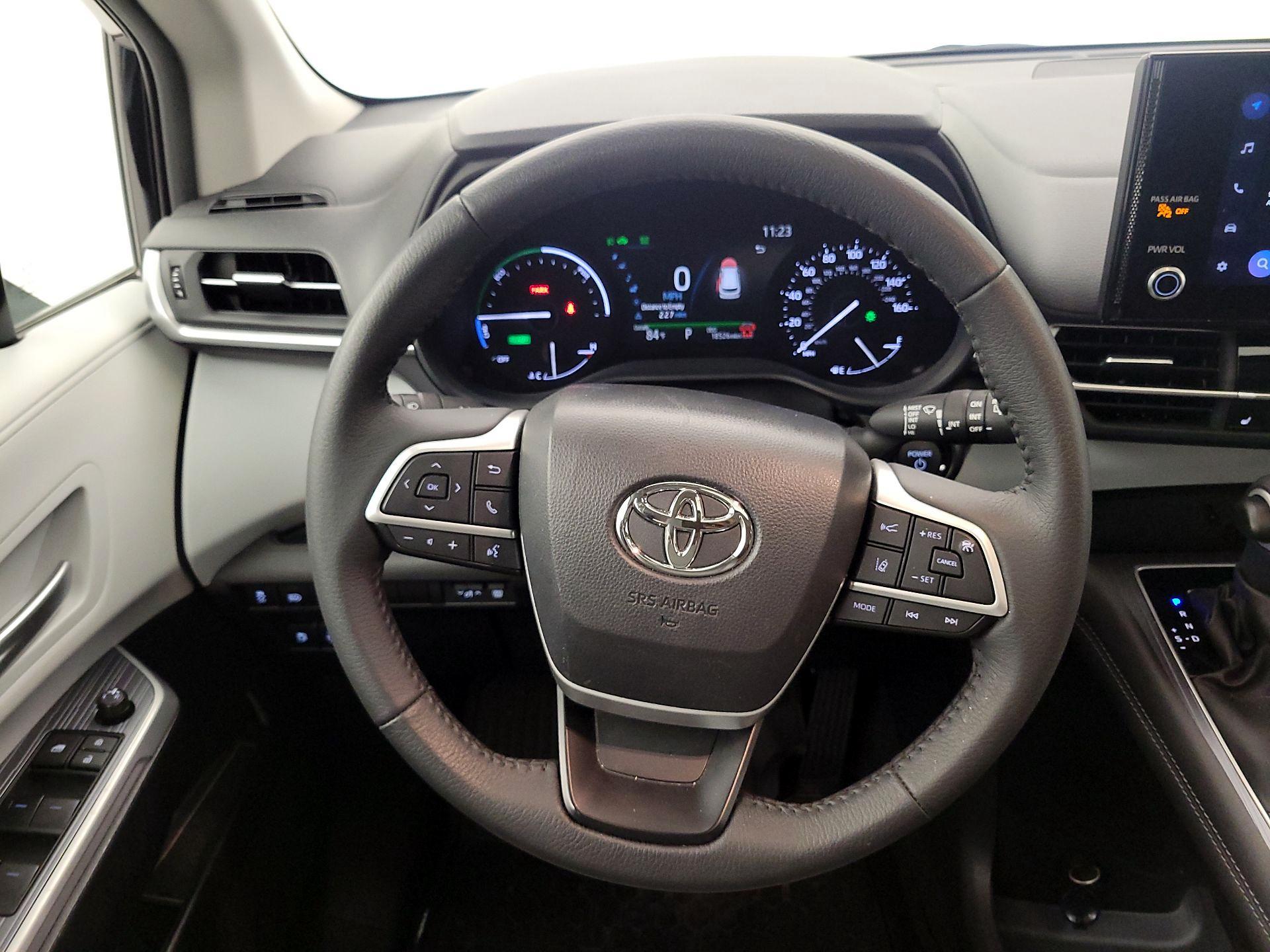 Thumbnail: 2025 Toyota Sienna - 10