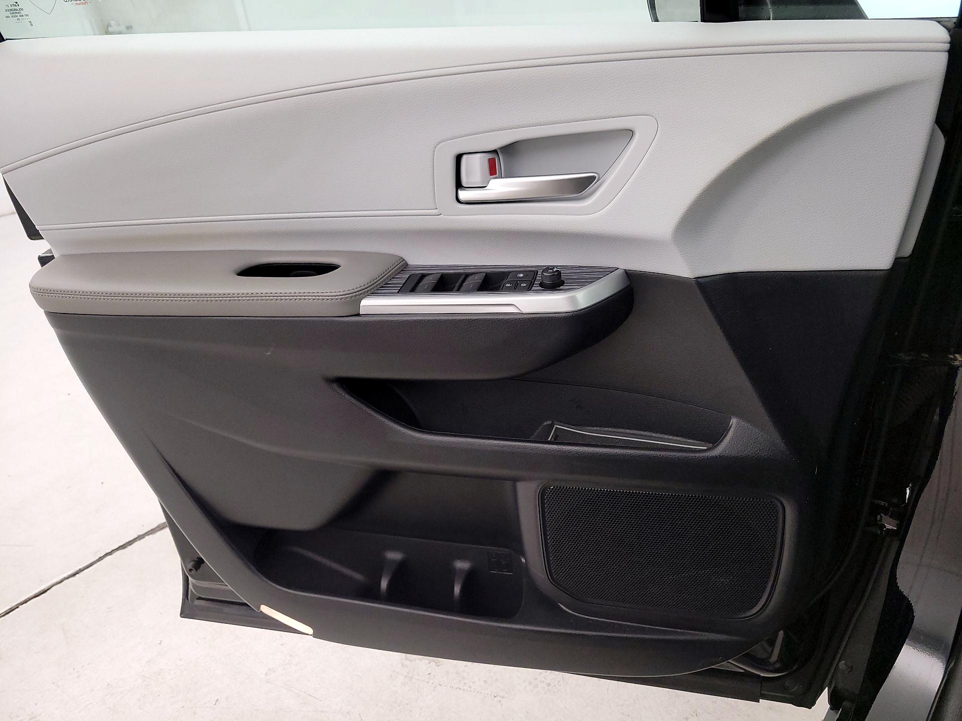 Thumbnail: 2025 Toyota Sienna - 12