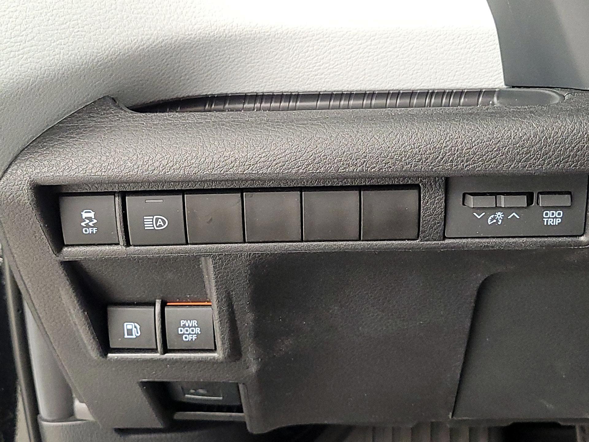 Thumbnail: 2025 Toyota Sienna - 13