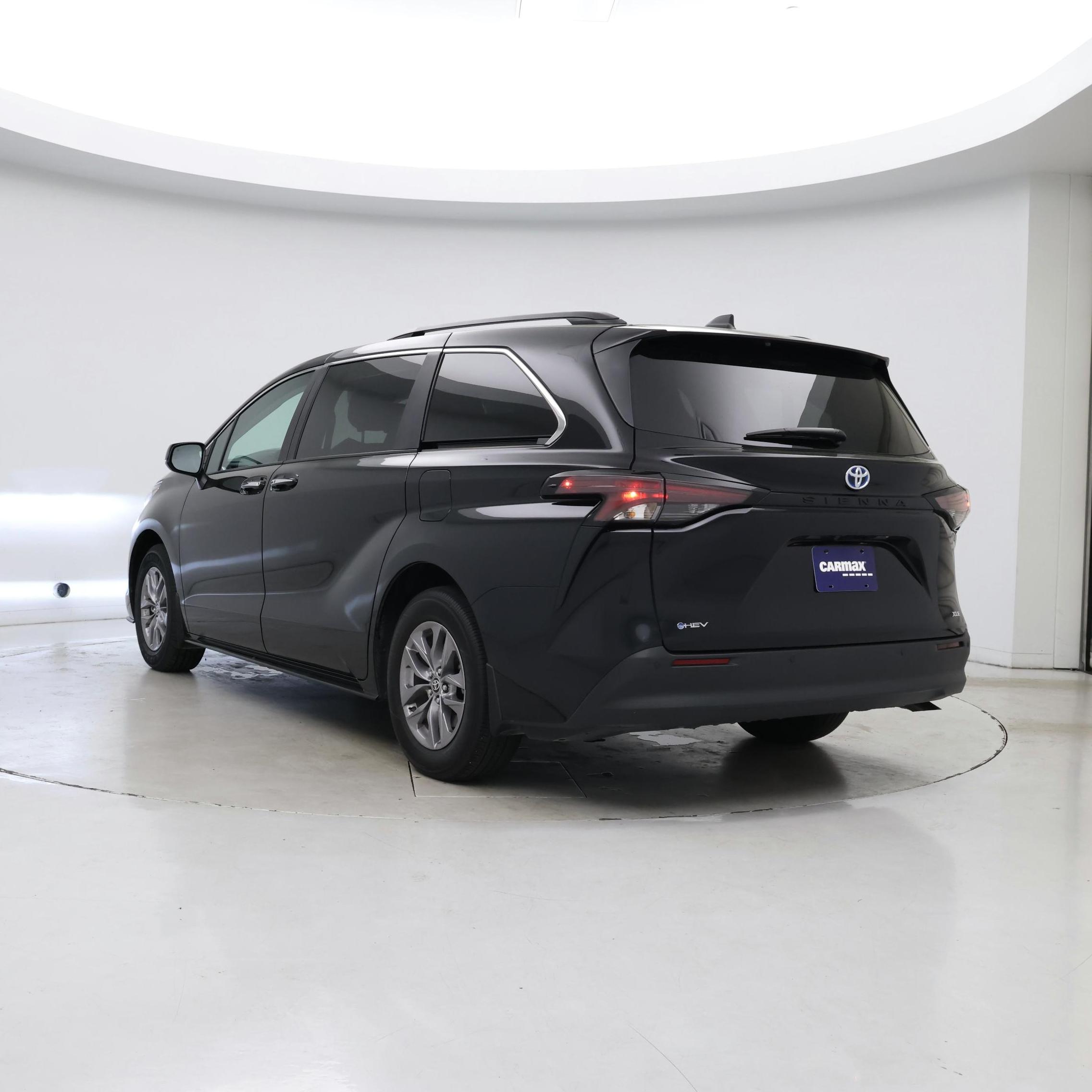 Thumbnail: 2025 Toyota Sienna - 2