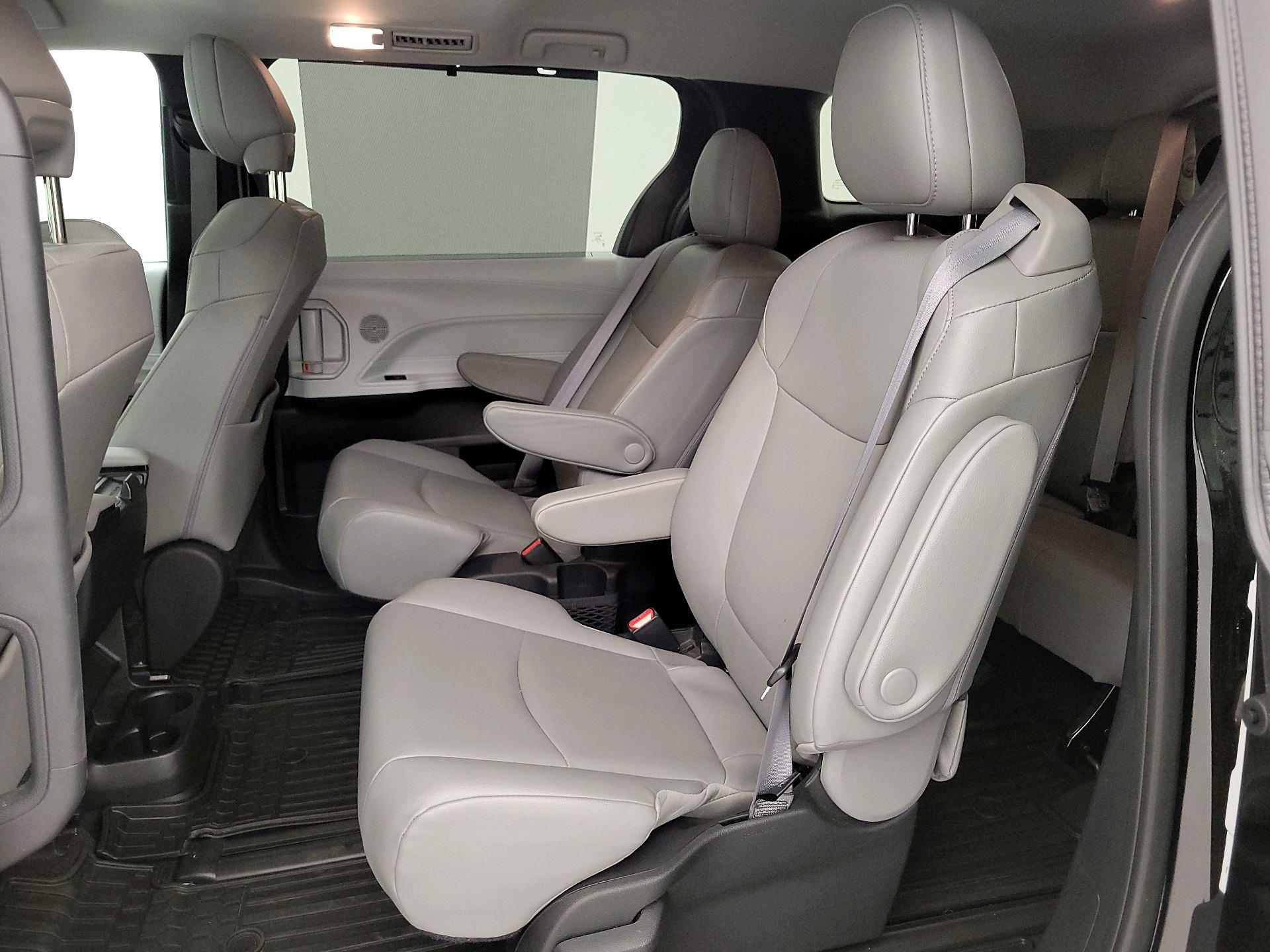 Thumbnail: 2025 Toyota Sienna - 20