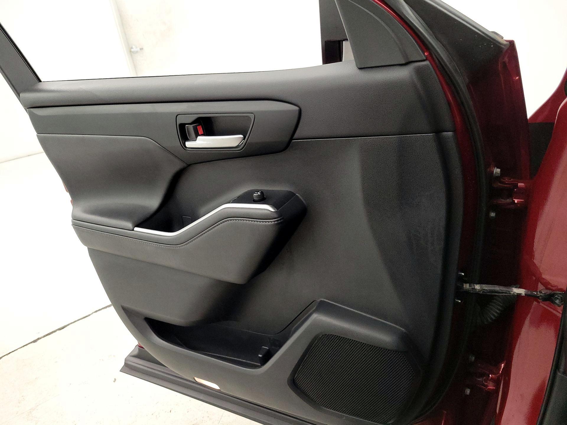 Thumbnail: 2021 Toyota Highlander - 12