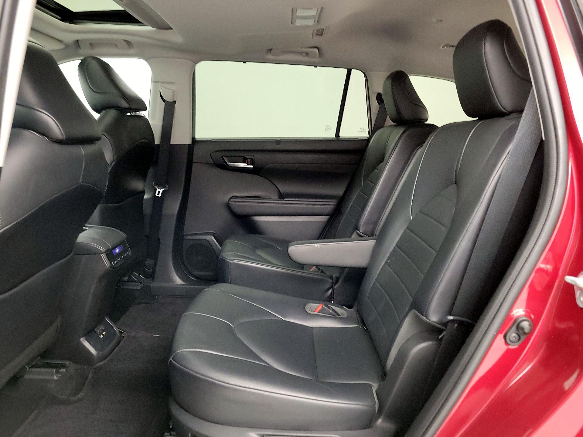 Thumbnail: 2021 Toyota Highlander - 20