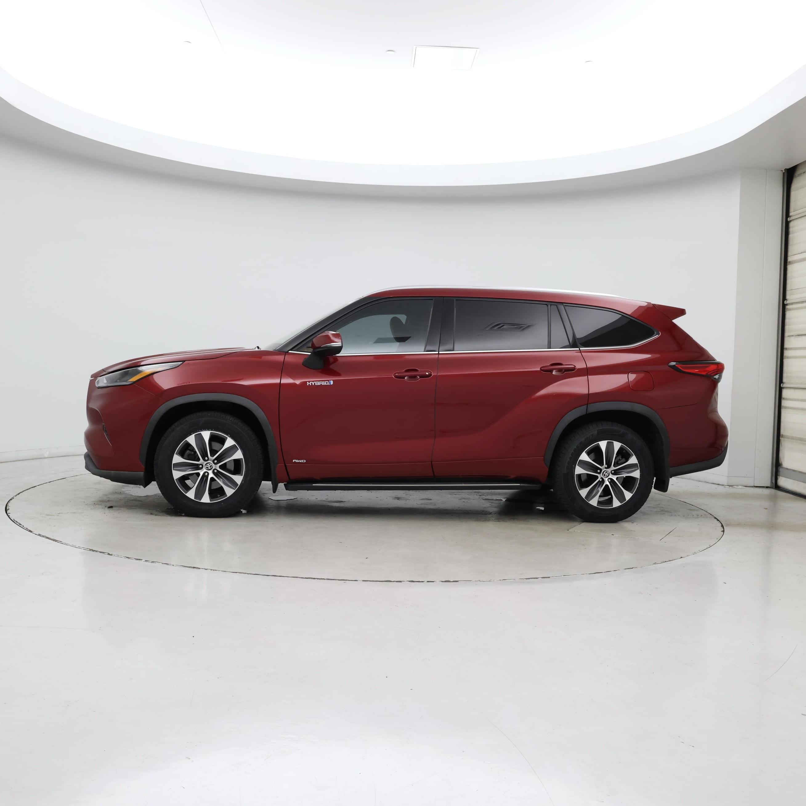 Thumbnail: 2021 Toyota Highlander - 3