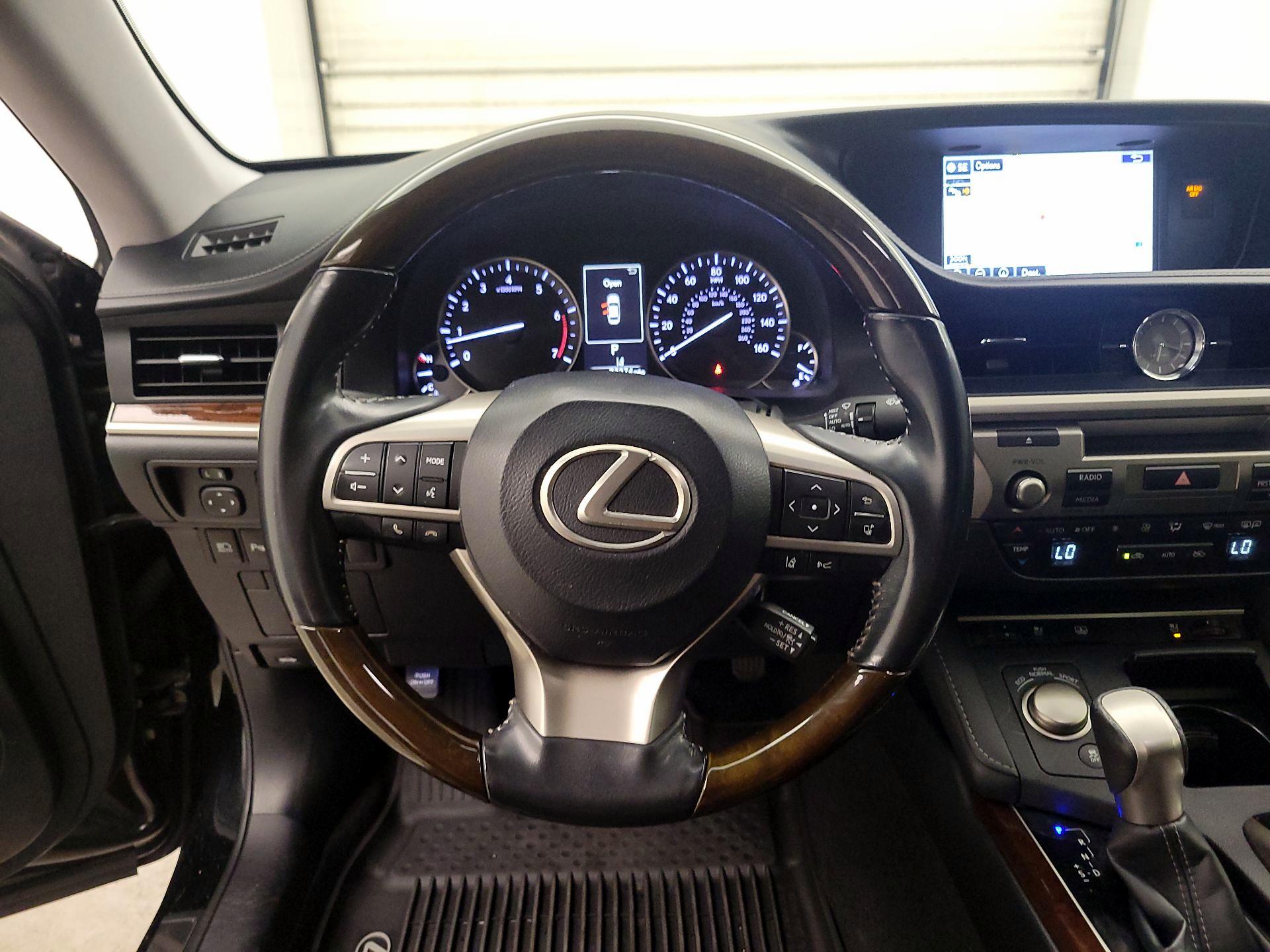 Thumbnail: 2016 Lexus ES - 10