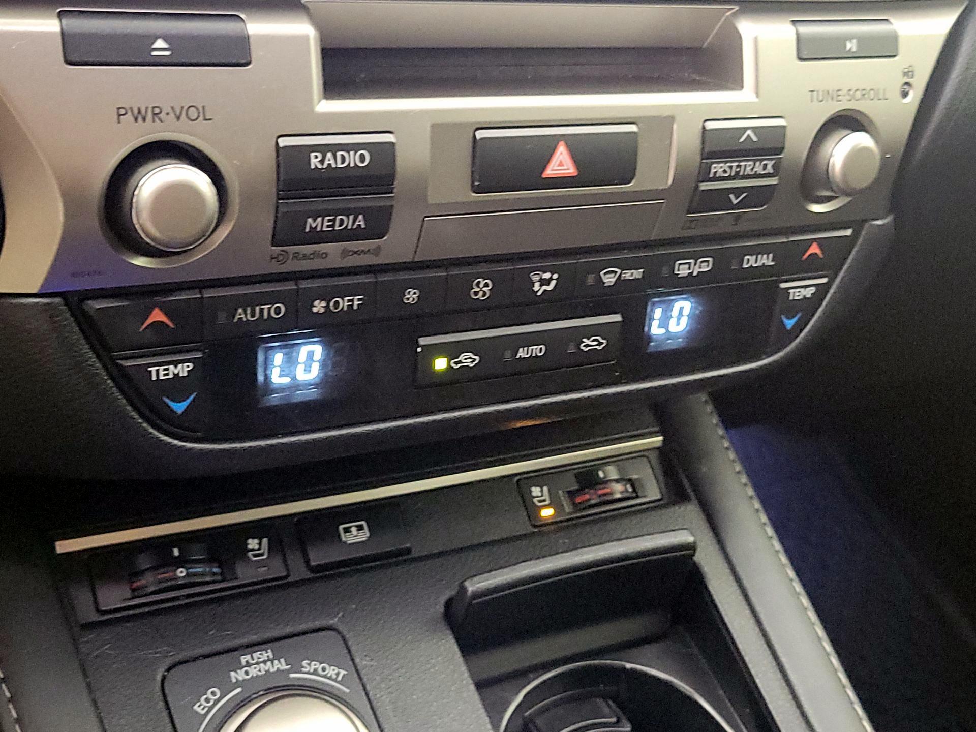 Thumbnail: 2016 Lexus ES - 16