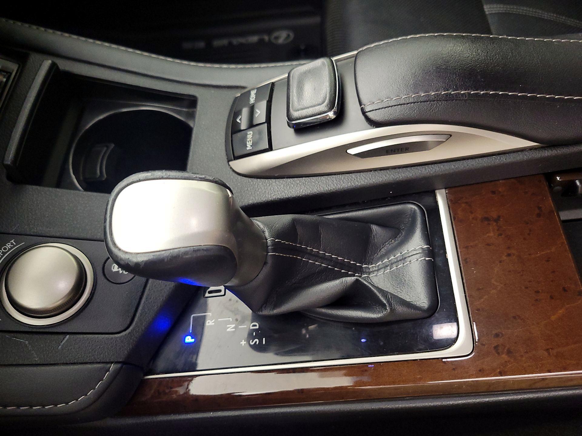 Thumbnail: 2016 Lexus ES - 17