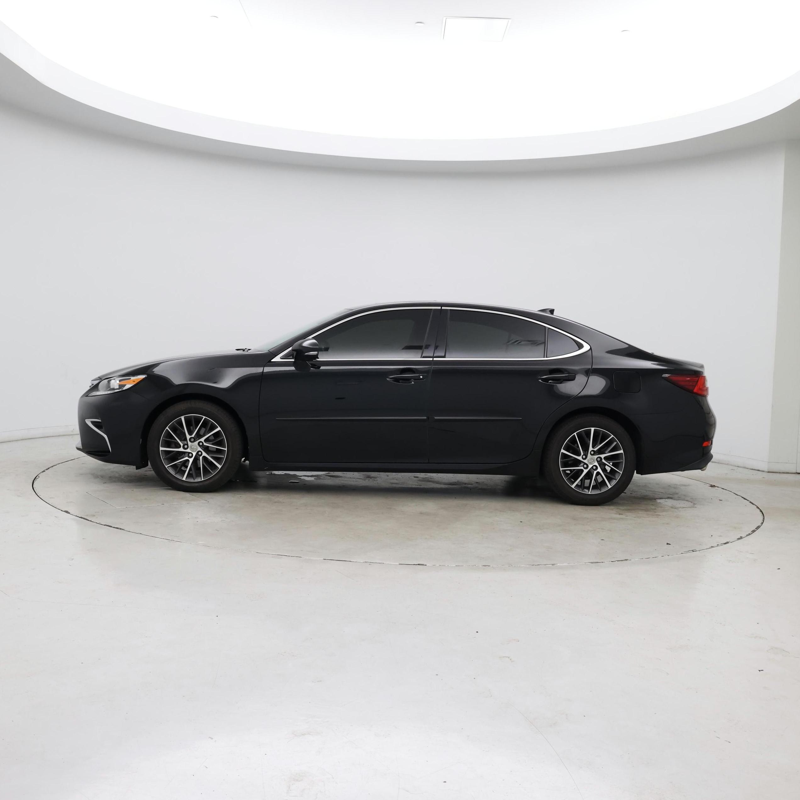 Thumbnail: 2016 Lexus ES - 3