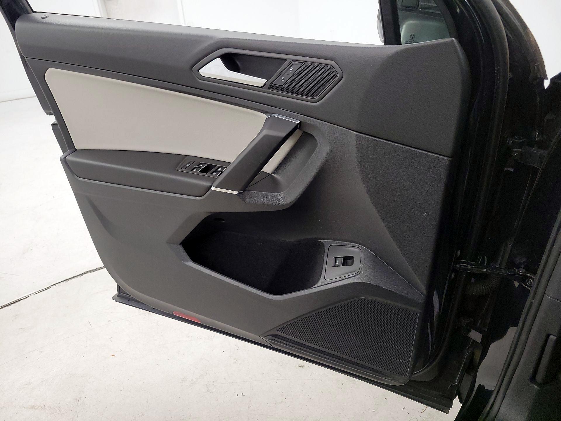 Thumbnail: 2020 Volkswagen Tiguan - 12