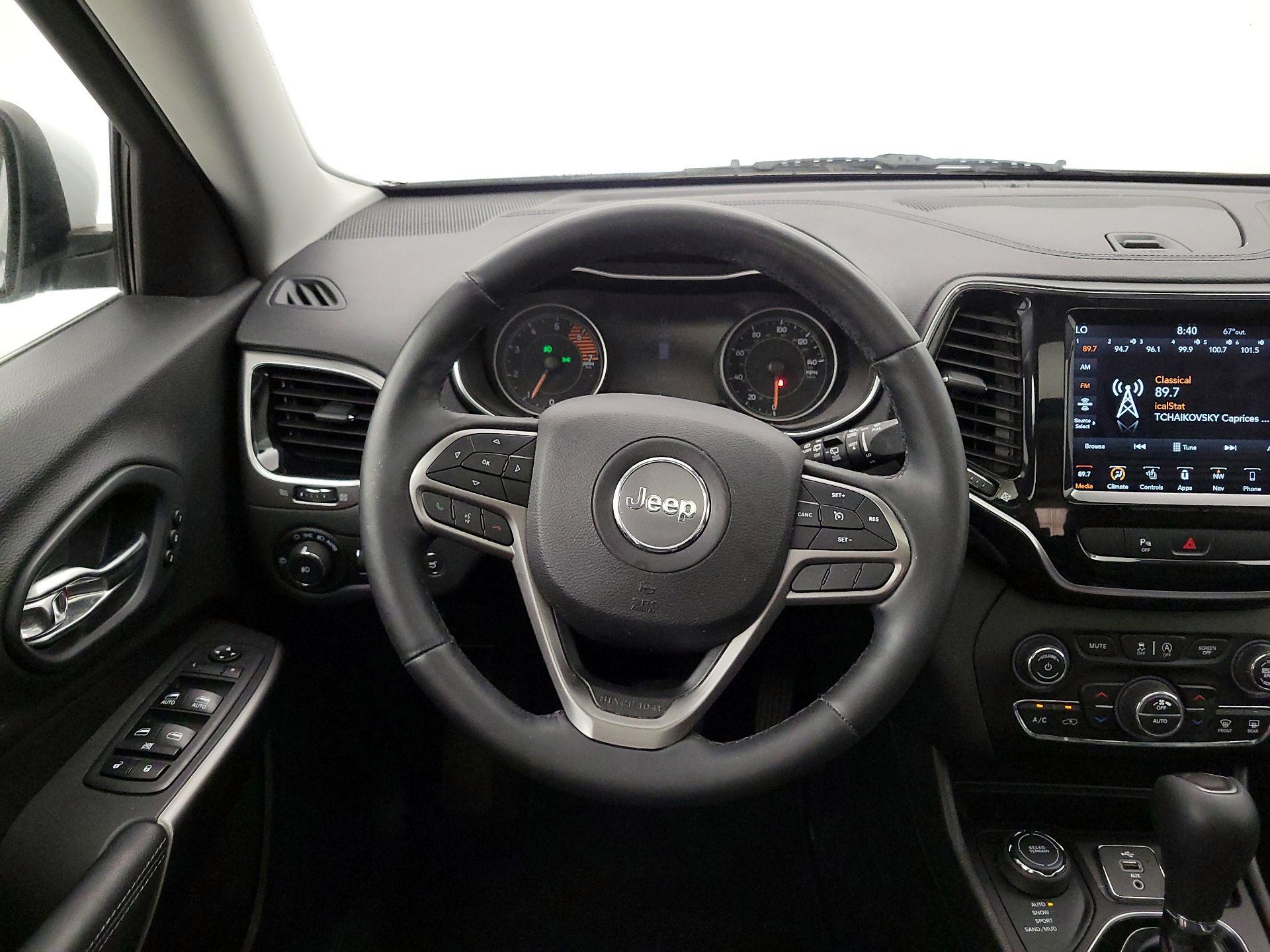 Thumbnail: 2019 Jeep Cherokee - 10