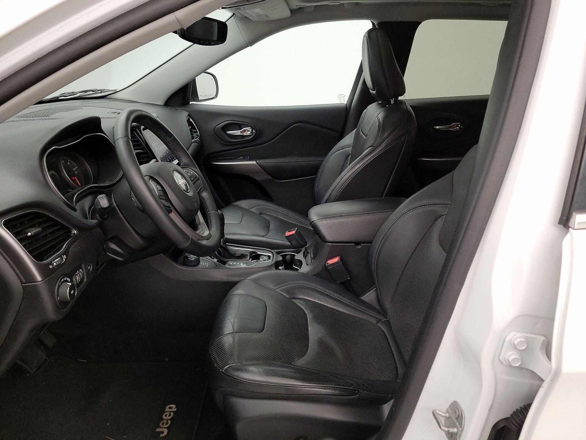 Thumbnail: 2019 Jeep Cherokee - 11