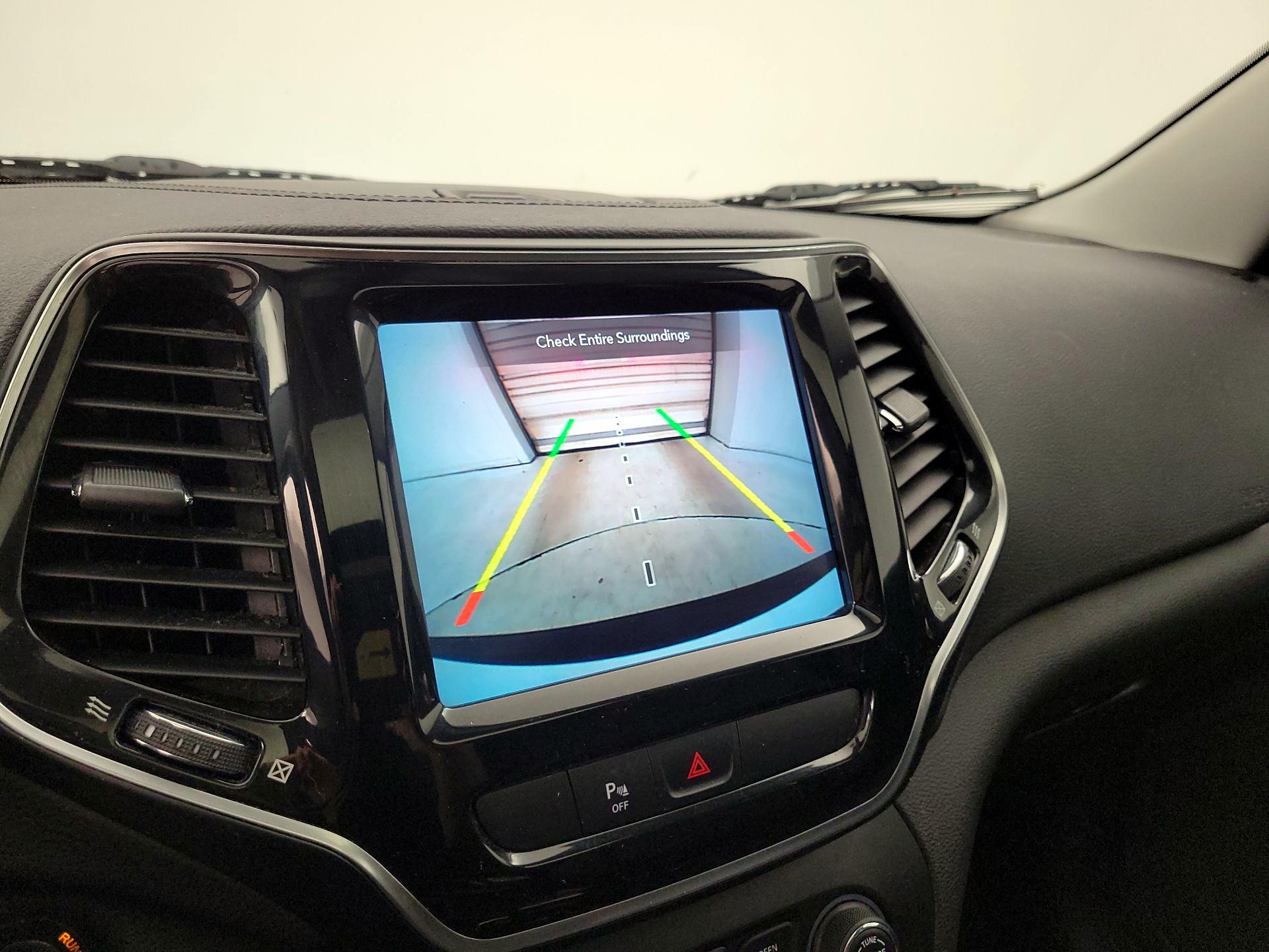 Thumbnail: 2019 Jeep Cherokee - 14