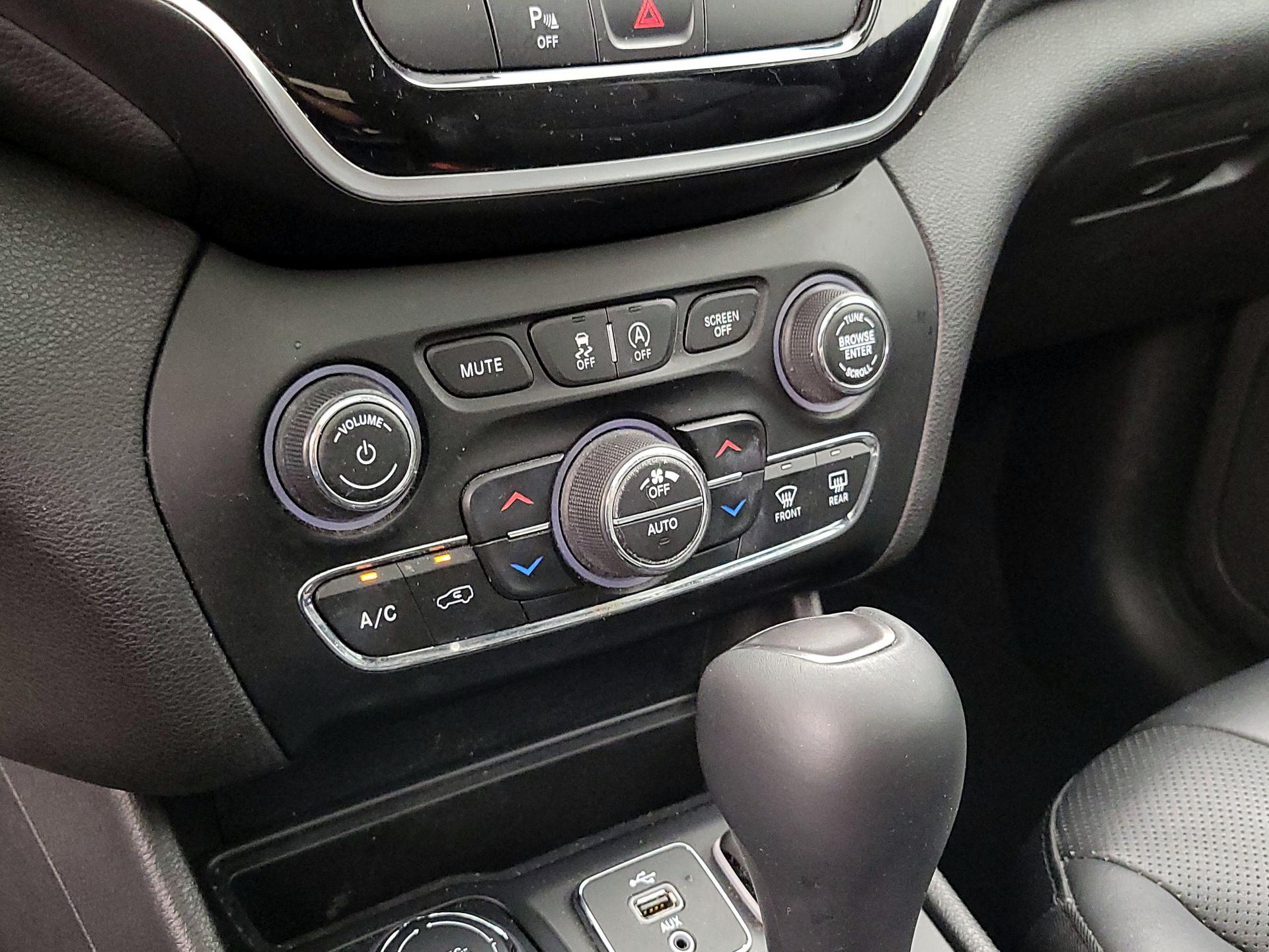 Thumbnail: 2019 Jeep Cherokee - 16