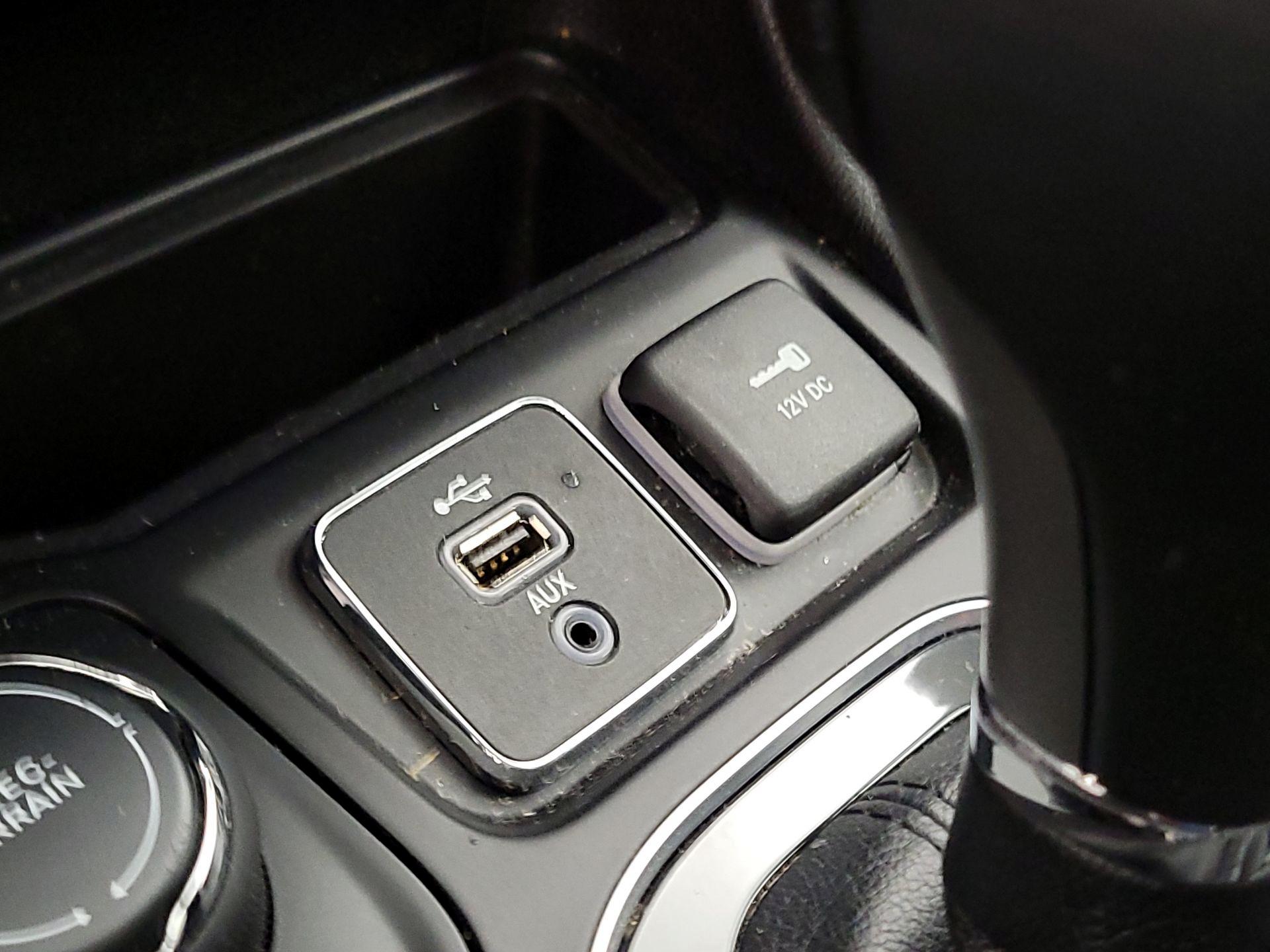 Thumbnail: 2019 Jeep Cherokee - 18