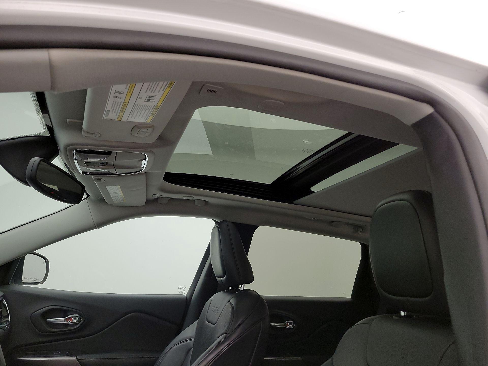 Thumbnail: 2019 Jeep Cherokee - 19