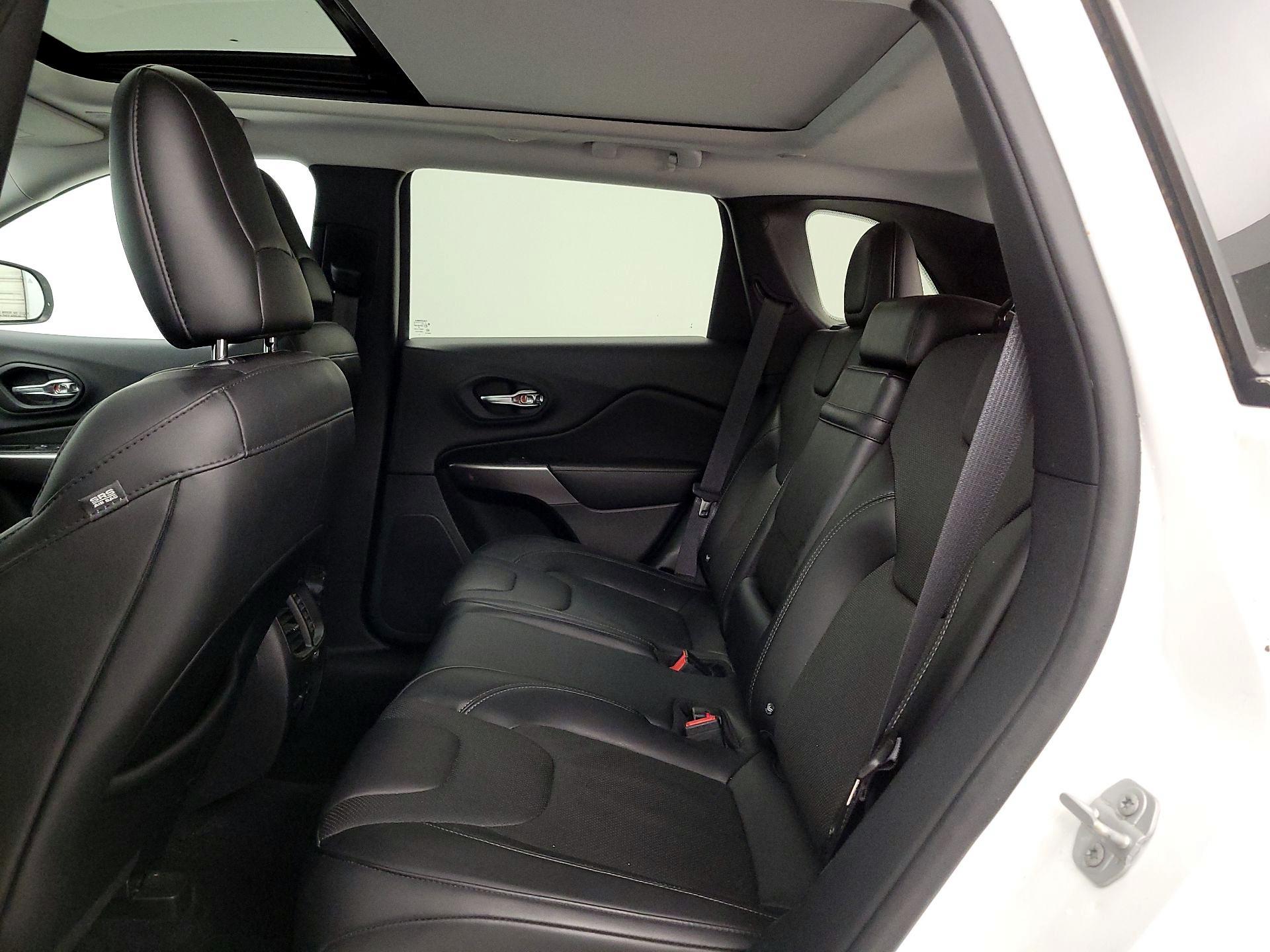 Thumbnail: 2019 Jeep Cherokee - 20