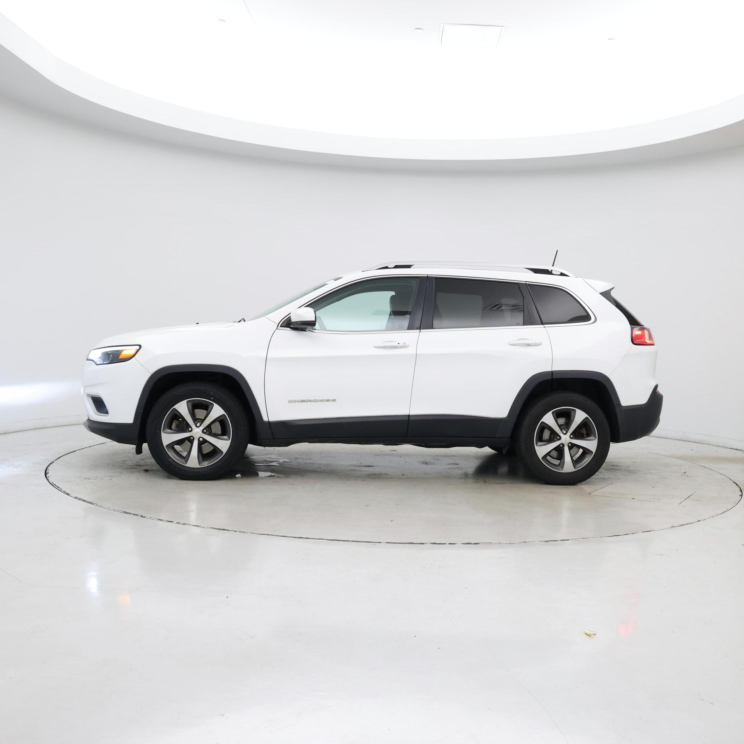 Thumbnail: 2019 Jeep Cherokee - 3