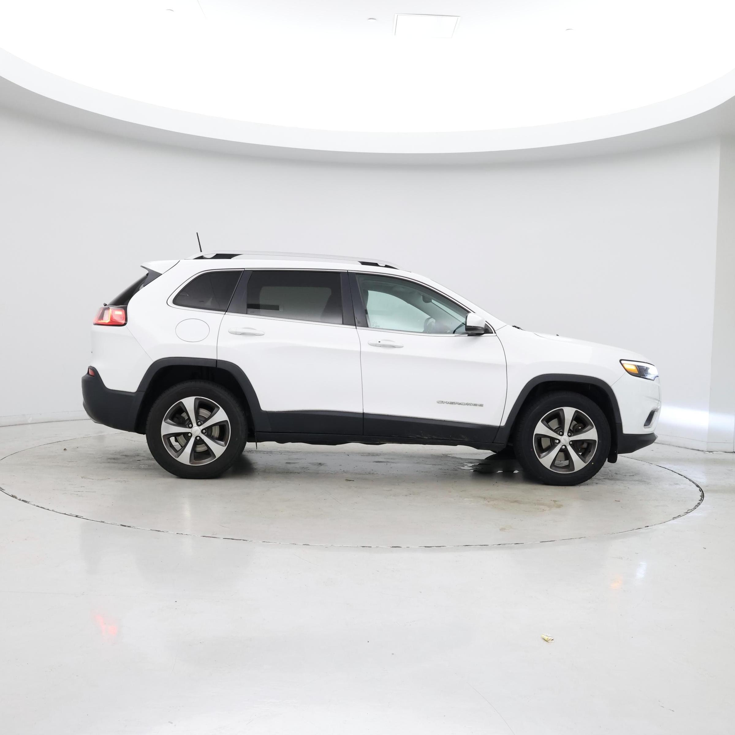 Thumbnail: 2019 Jeep Cherokee - 7