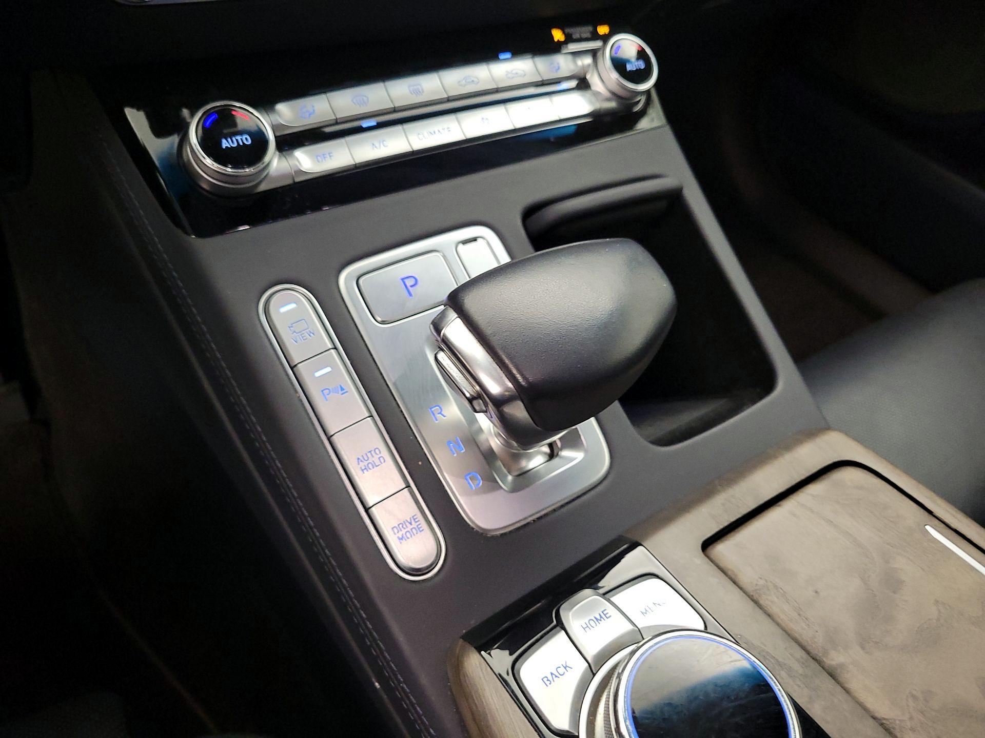 Thumbnail: 2021 Genesis G90 - 17