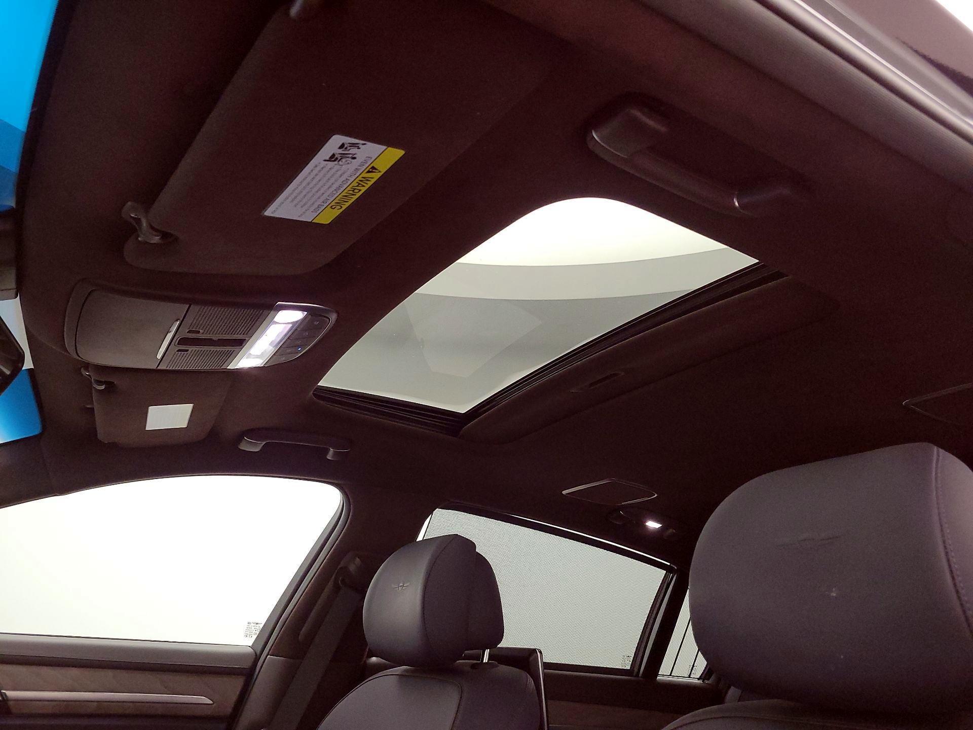 Thumbnail: 2021 Genesis G90 - 19