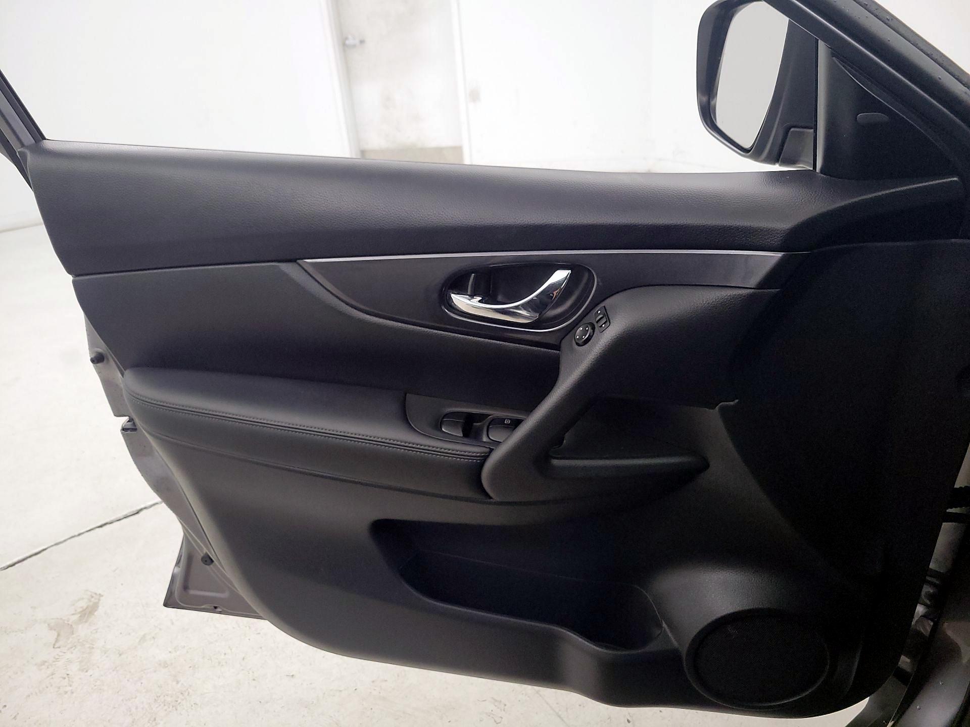 Thumbnail: 2019 Nissan Rogue - 12