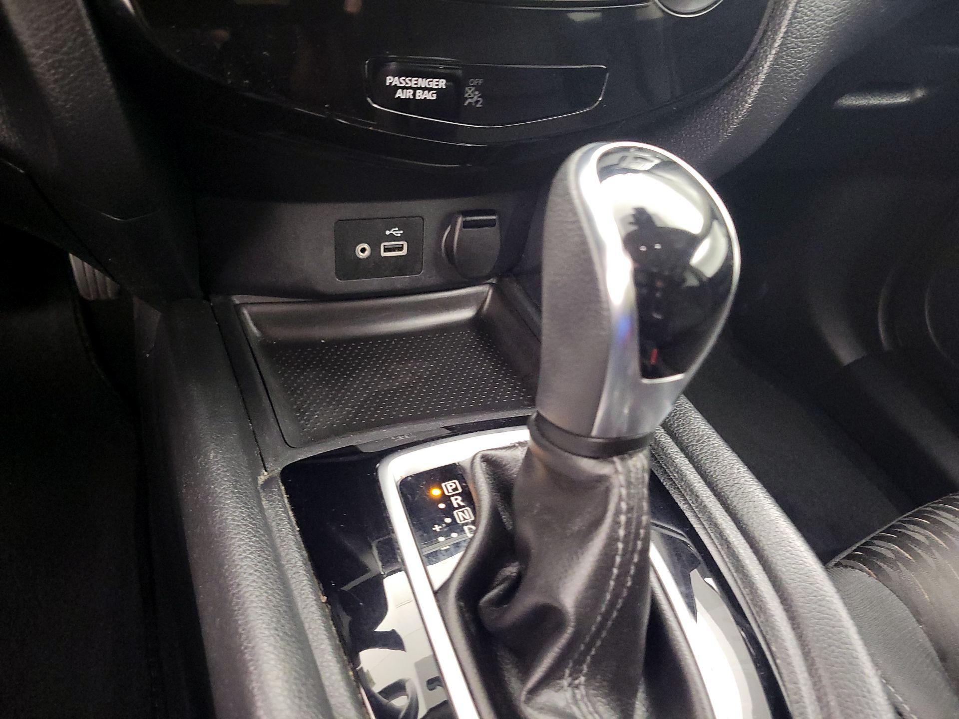 Thumbnail: 2019 Nissan Rogue - 18