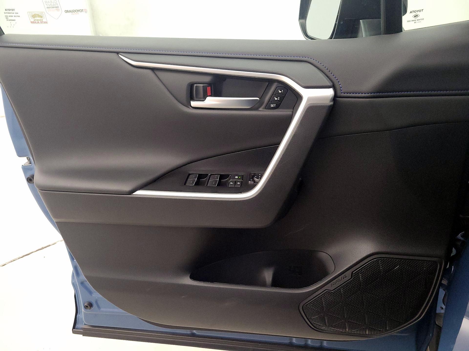 Thumbnail: 2025 Toyota RAV4 - 12