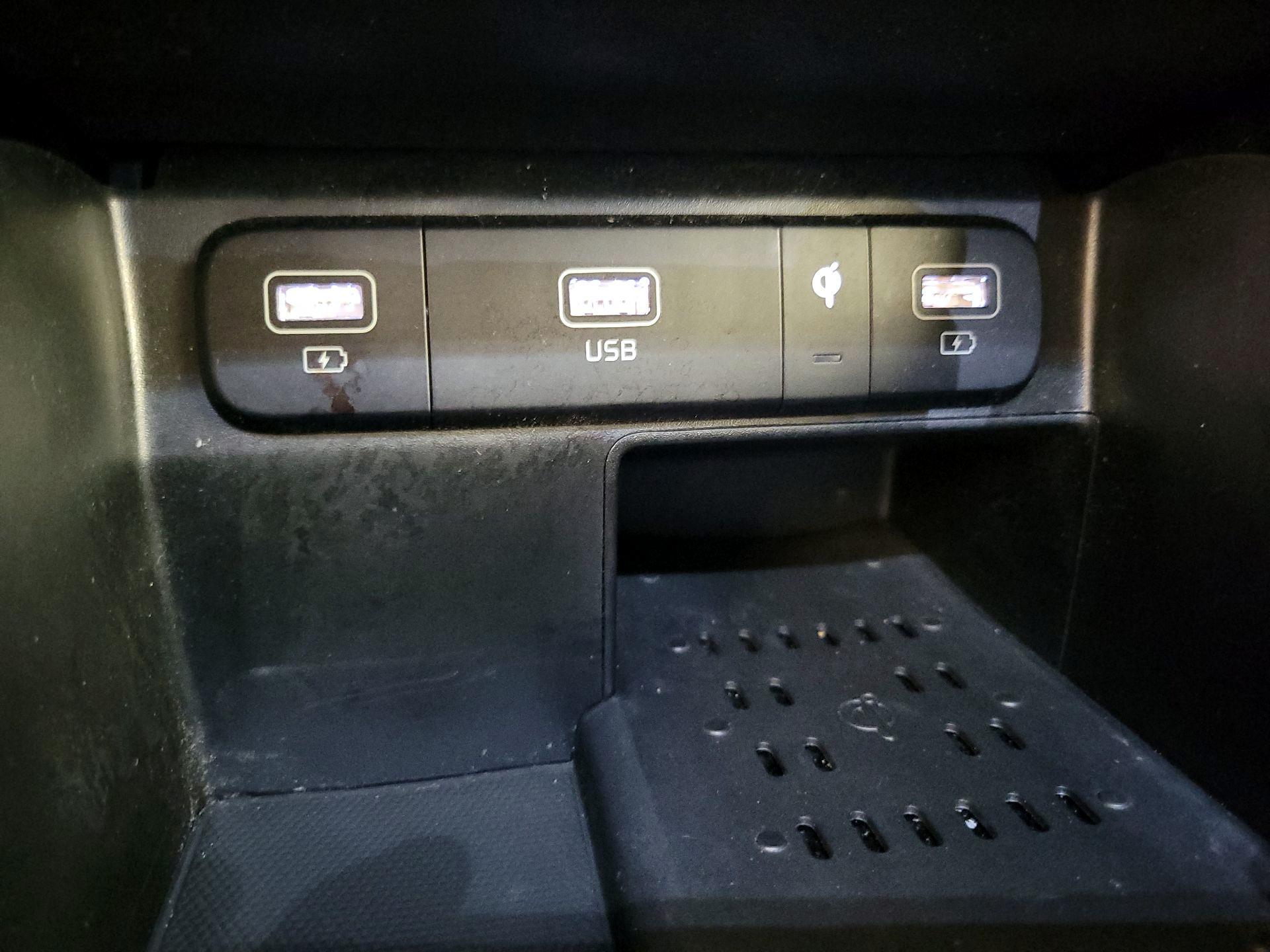 Thumbnail: 2021 Kia Sorento - 18