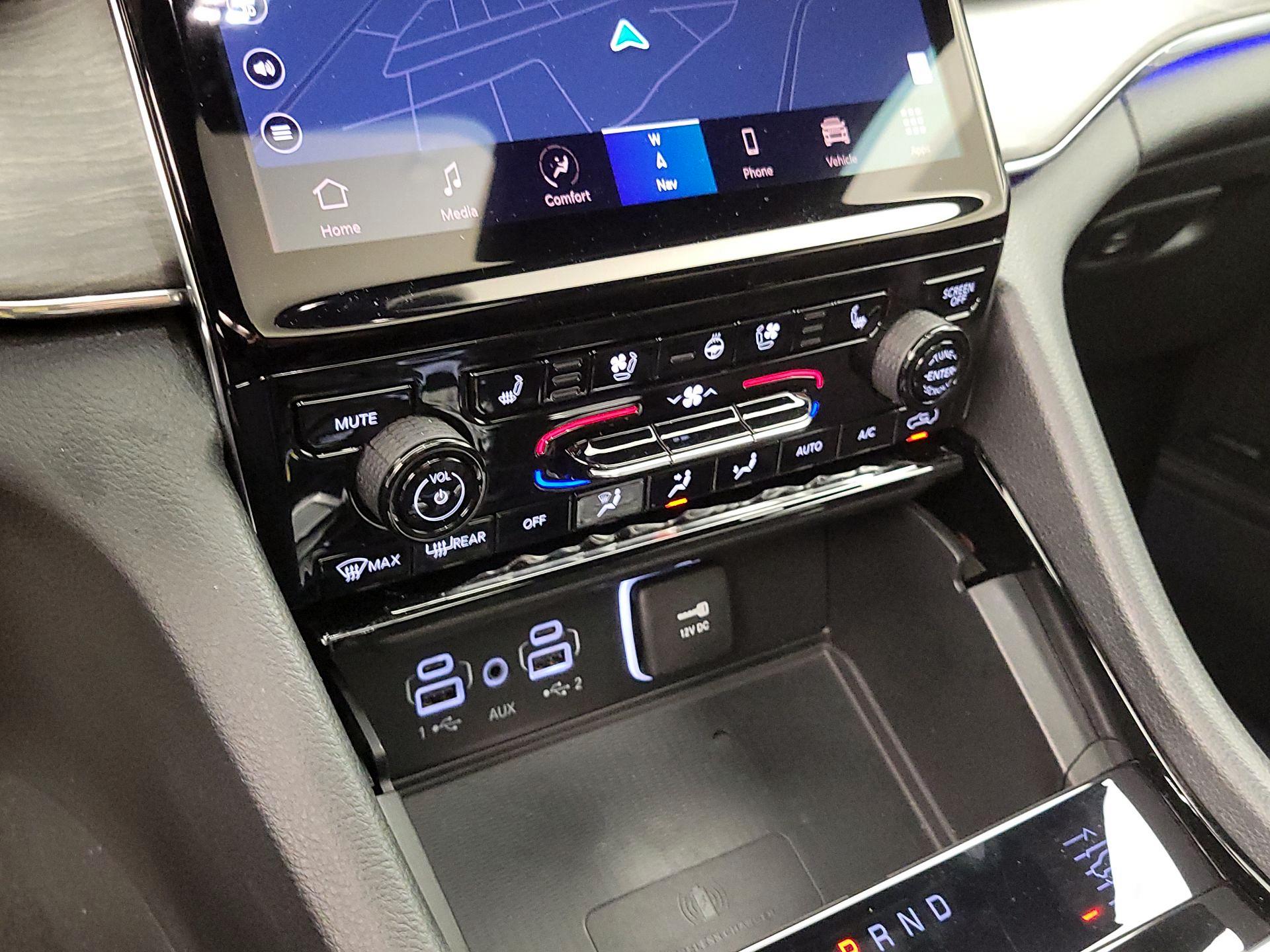 Thumbnail: 2024 Jeep Grand Cherokee - 16