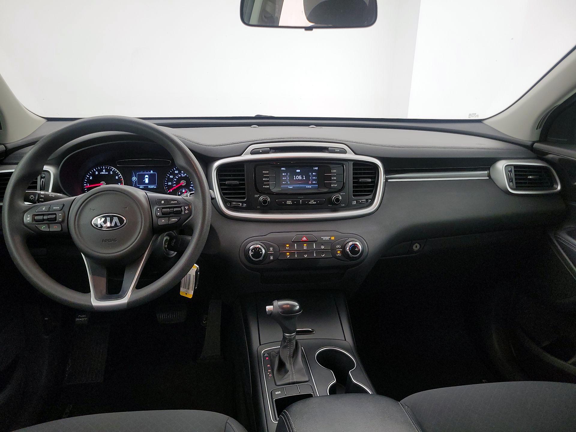 Thumbnail: 2017 Kia Sorento - 9
