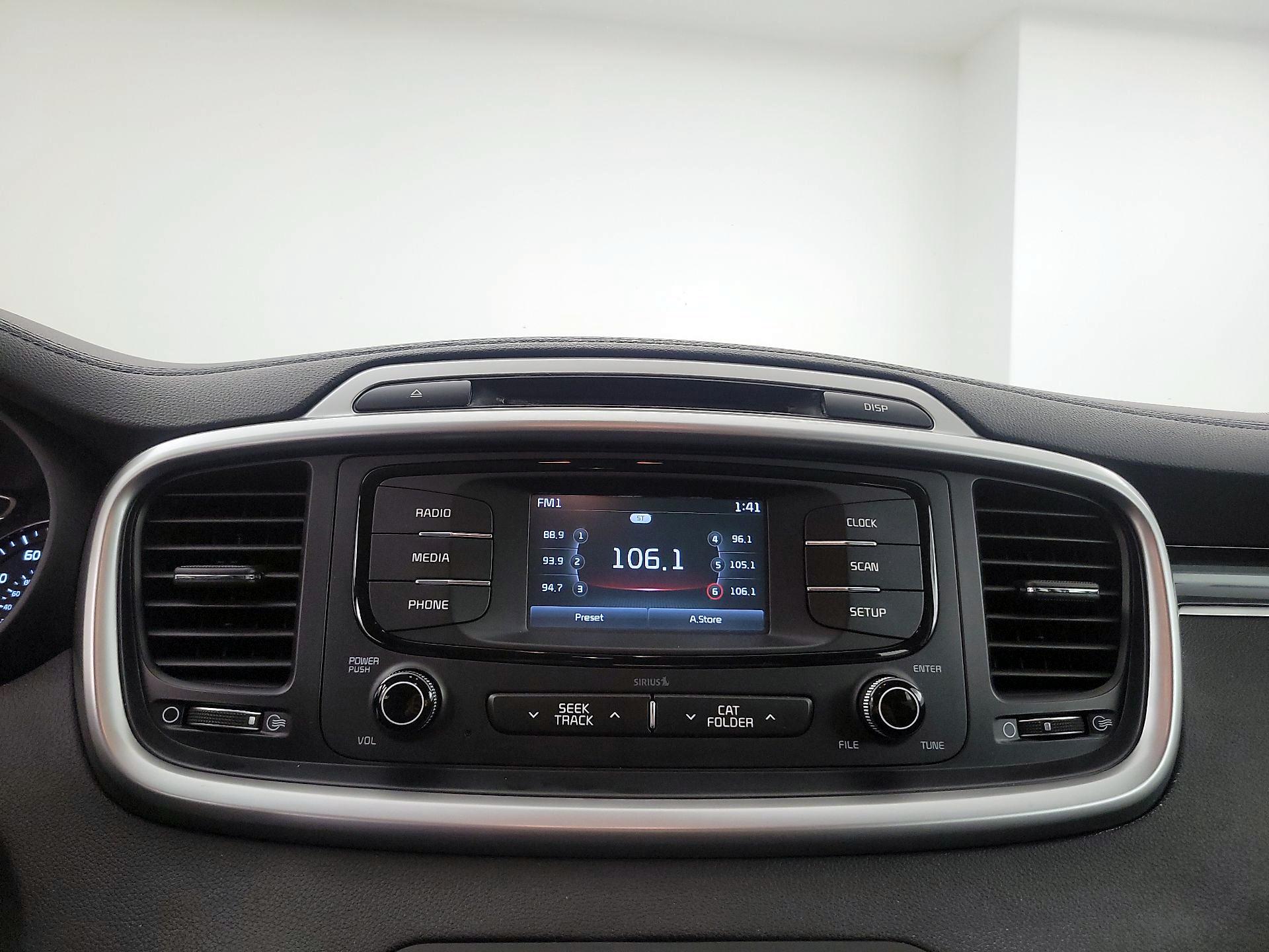 Thumbnail: 2017 Kia Sorento - 15
