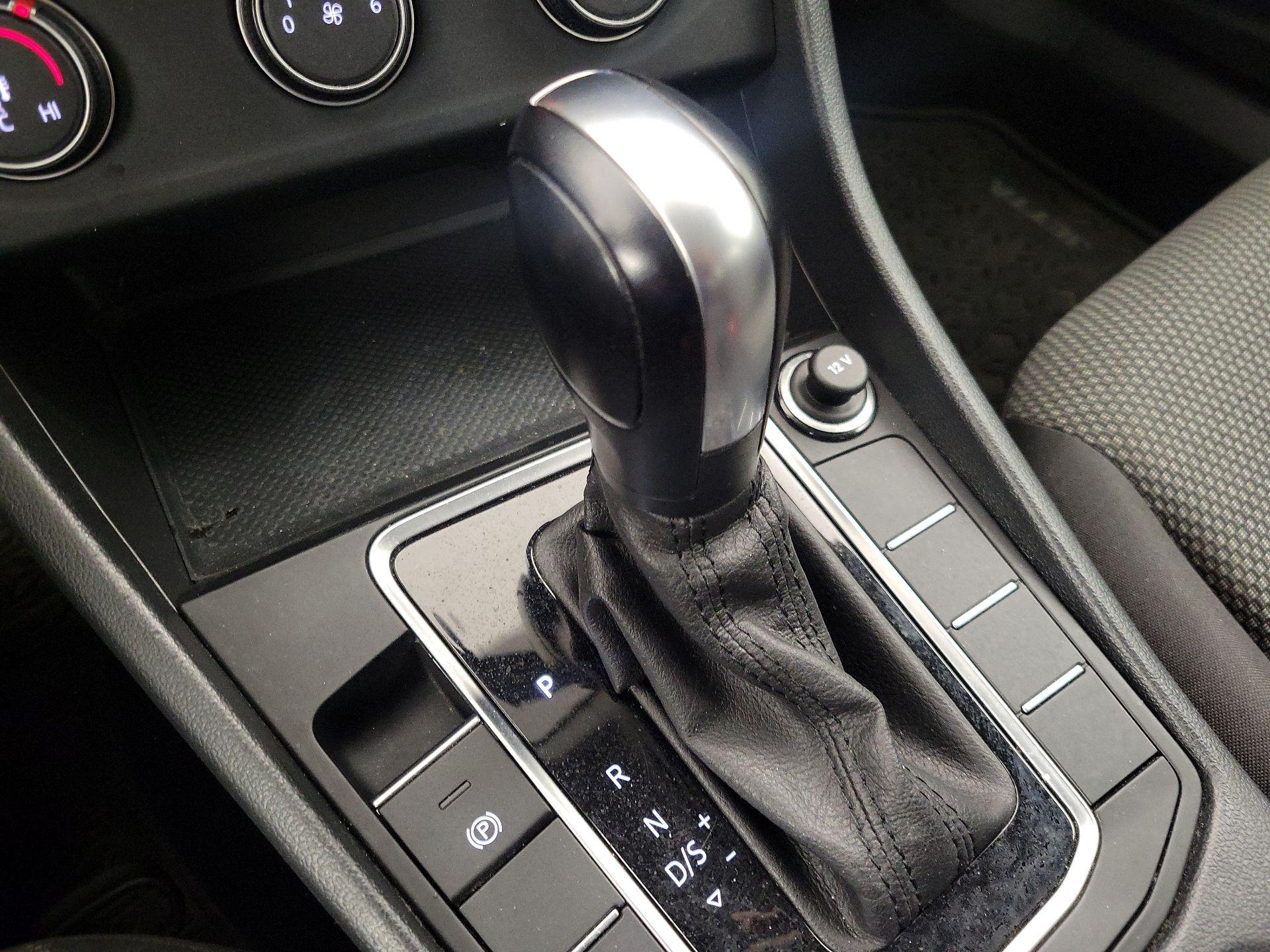 Thumbnail: 2019 Volkswagen Jetta - 17