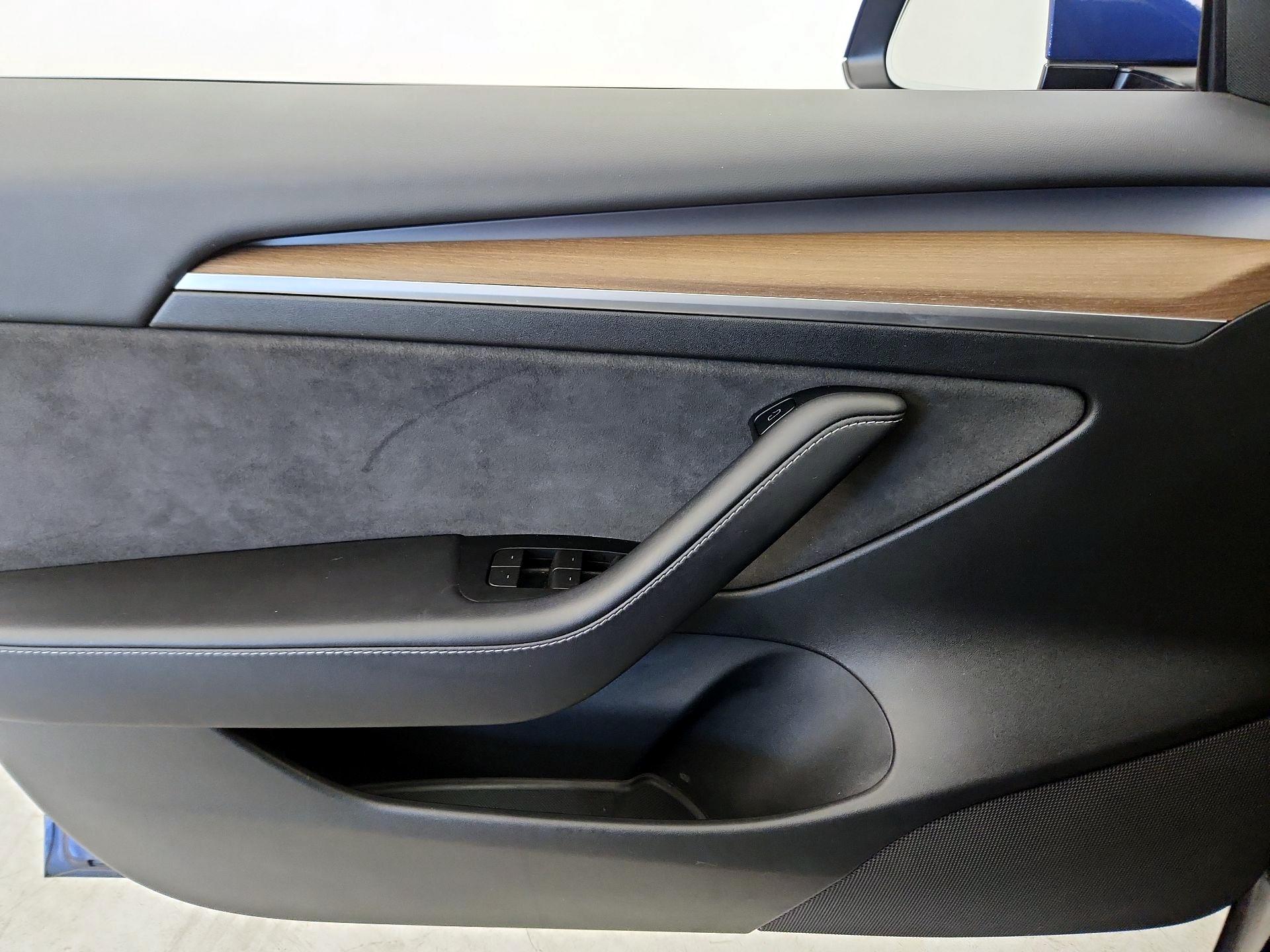 Thumbnail: 2023 Tesla Model 3 - 12