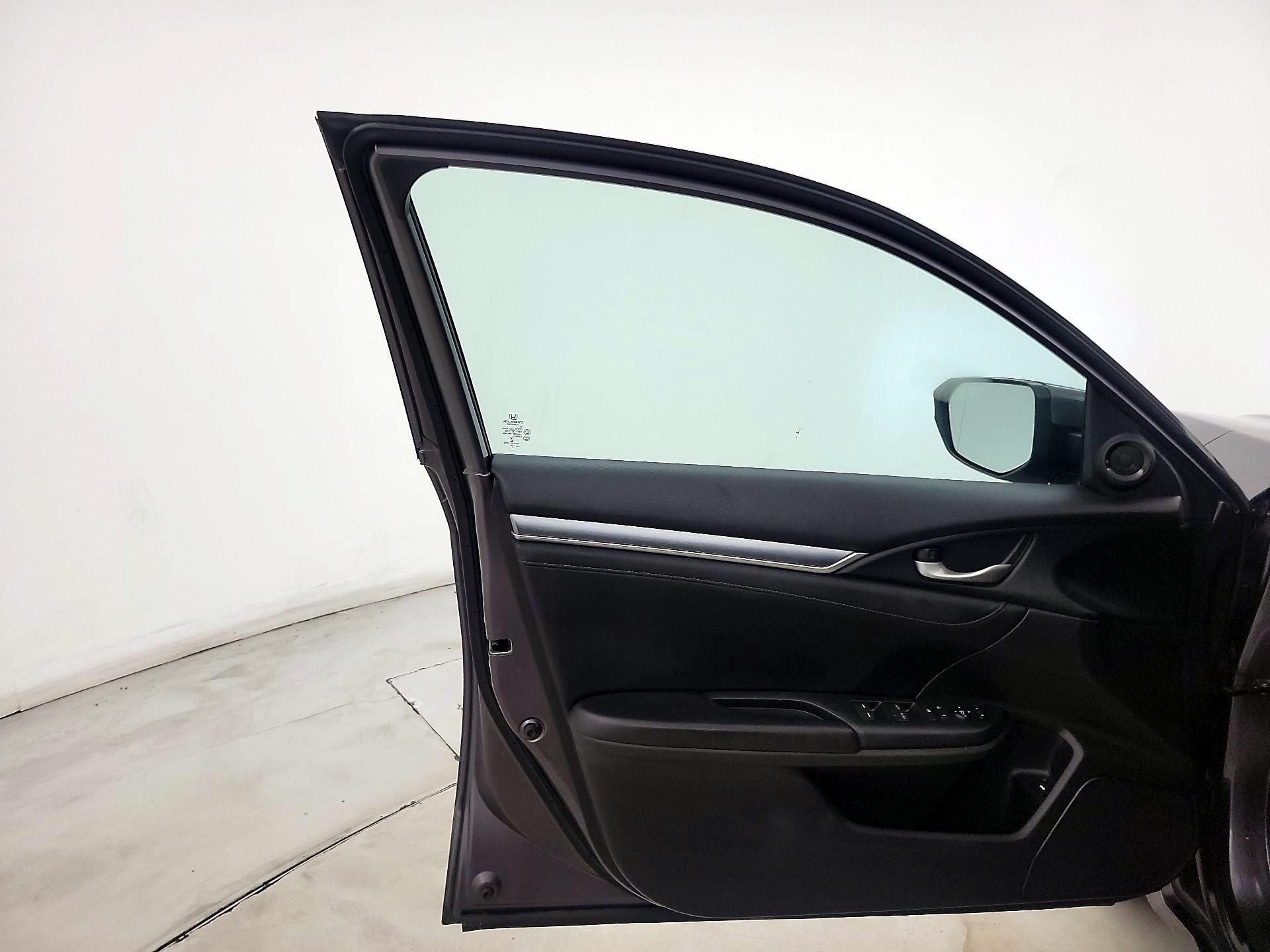 Thumbnail: 2016 Honda Civic - 12
