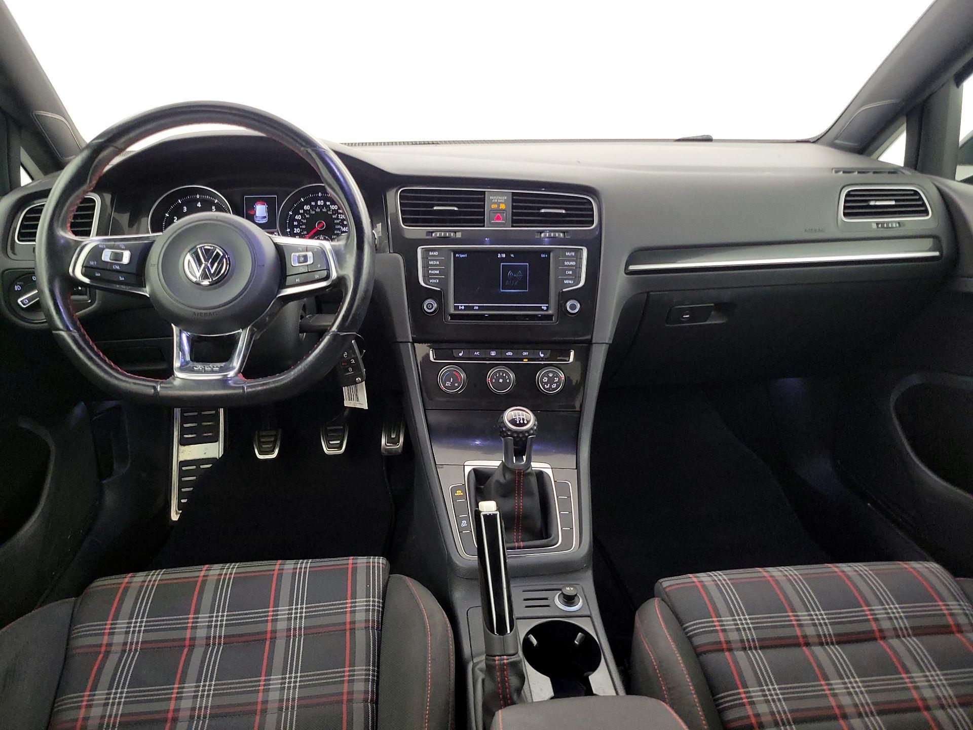 Thumbnail: 2016 Volkswagen Golf - 9