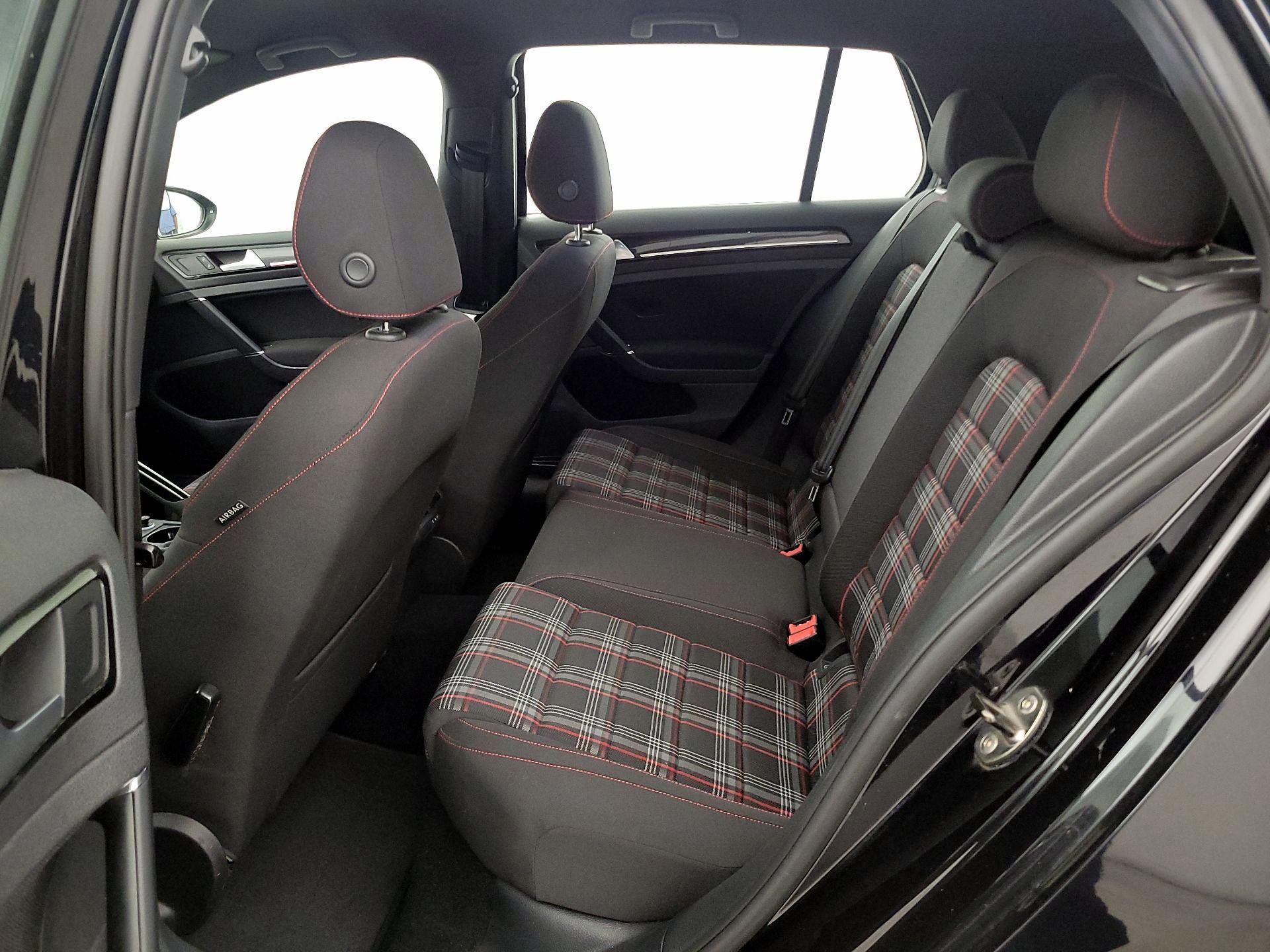 Thumbnail: 2016 Volkswagen Golf - 18