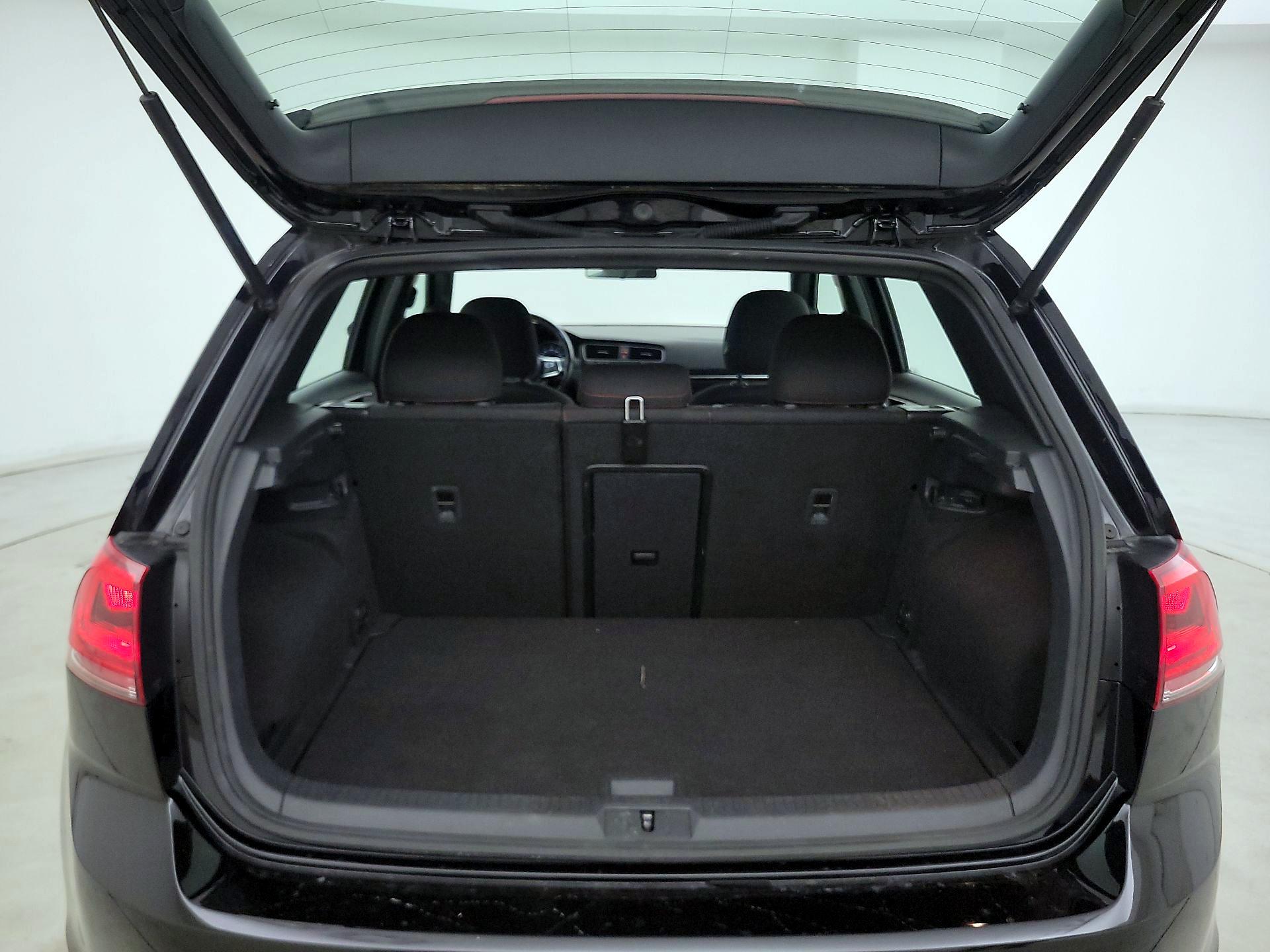 Thumbnail: 2016 Volkswagen Golf - 19