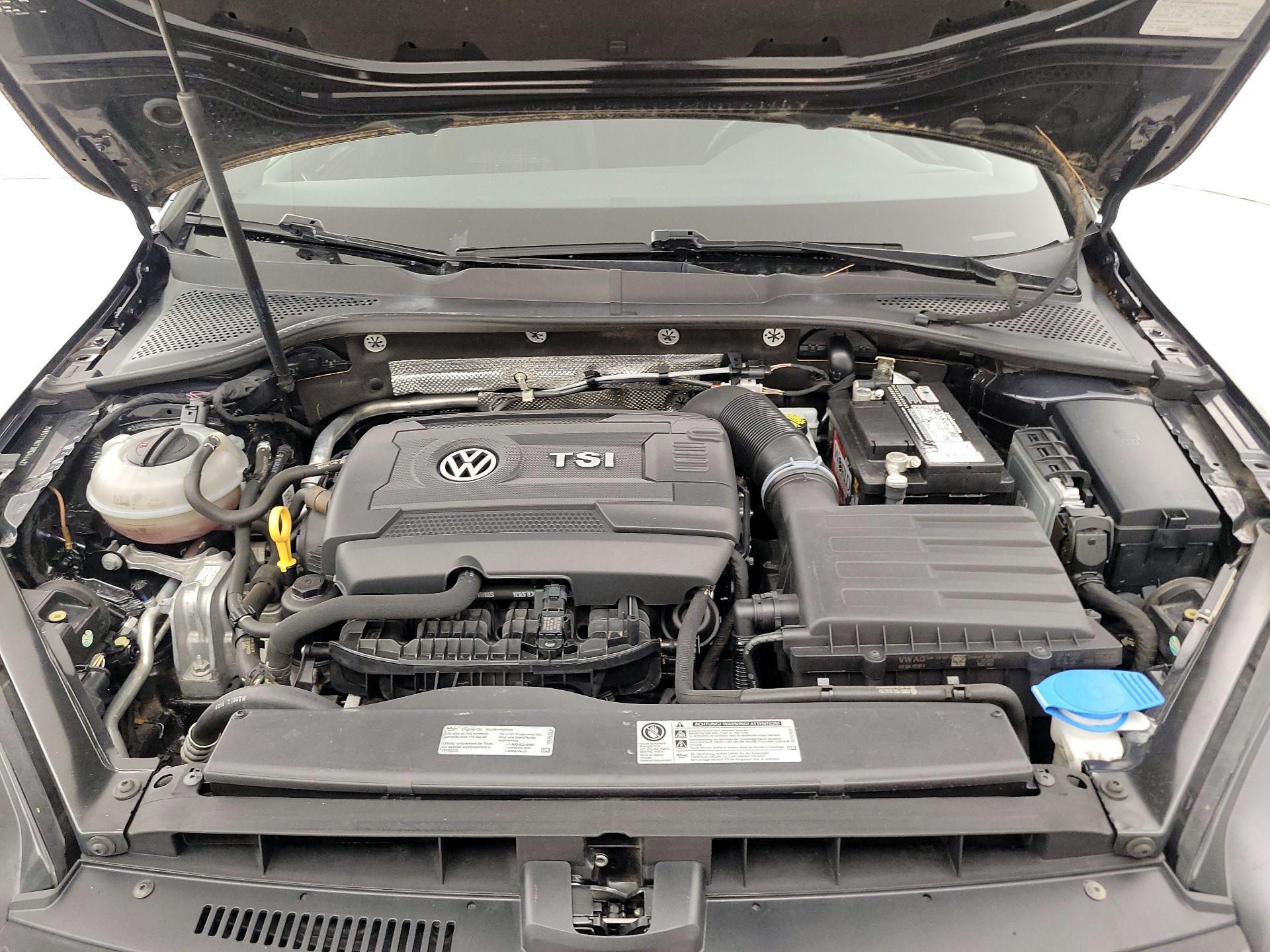 Thumbnail: 2016 Volkswagen Golf - 20