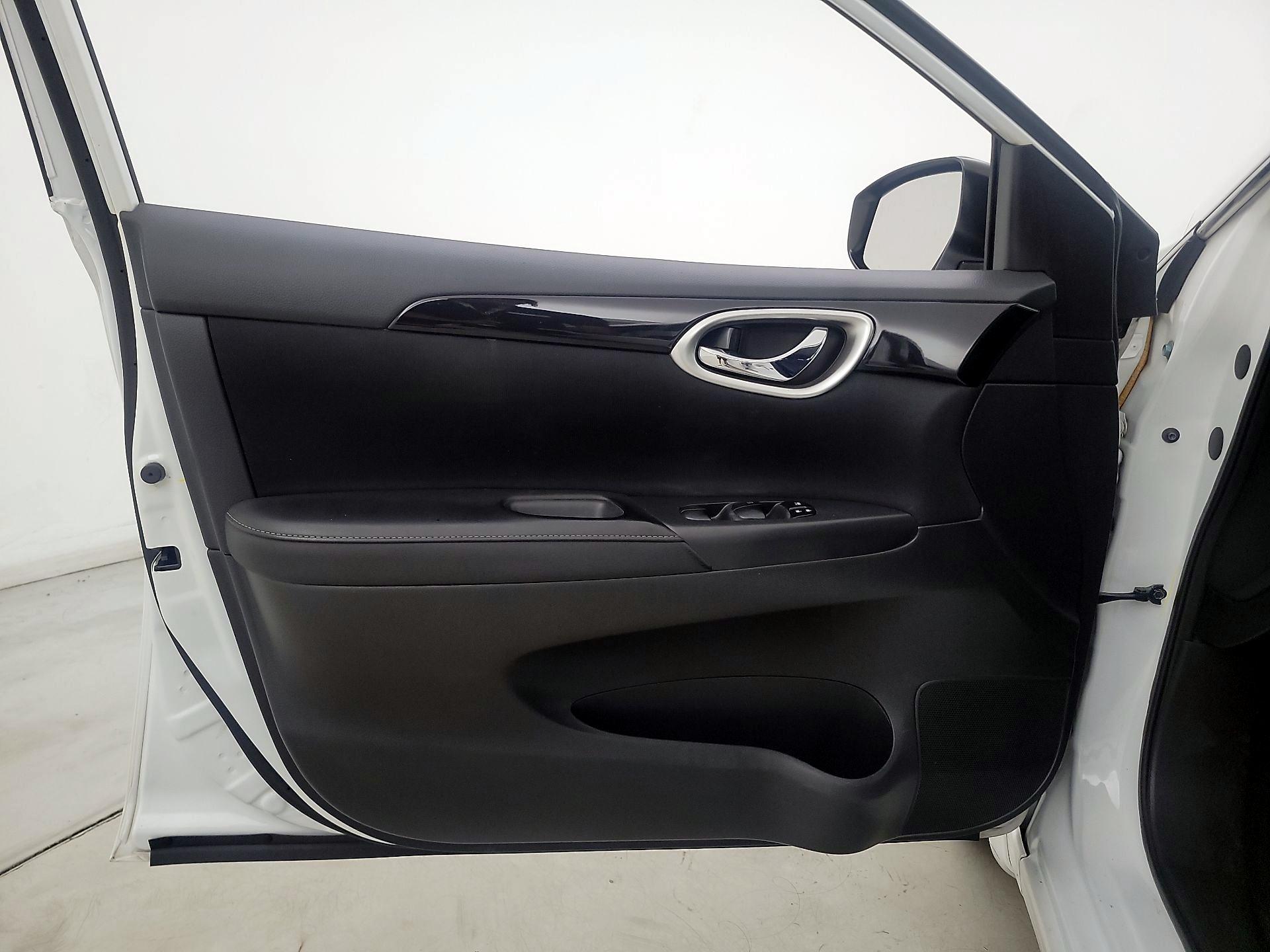 Thumbnail: 2018 Nissan Sentra - 12