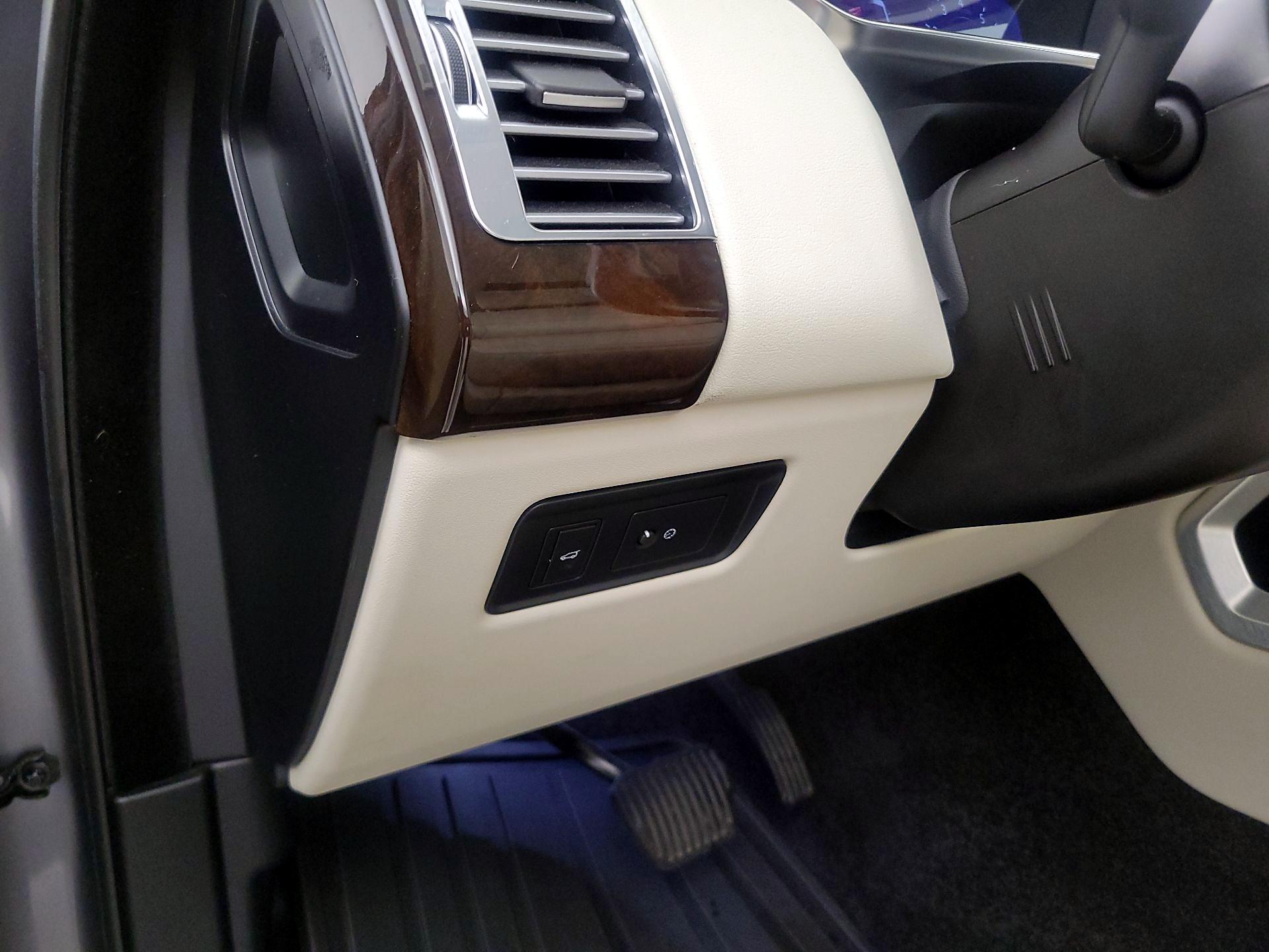 Thumbnail: 2021 Land Rover Range Rover - 13