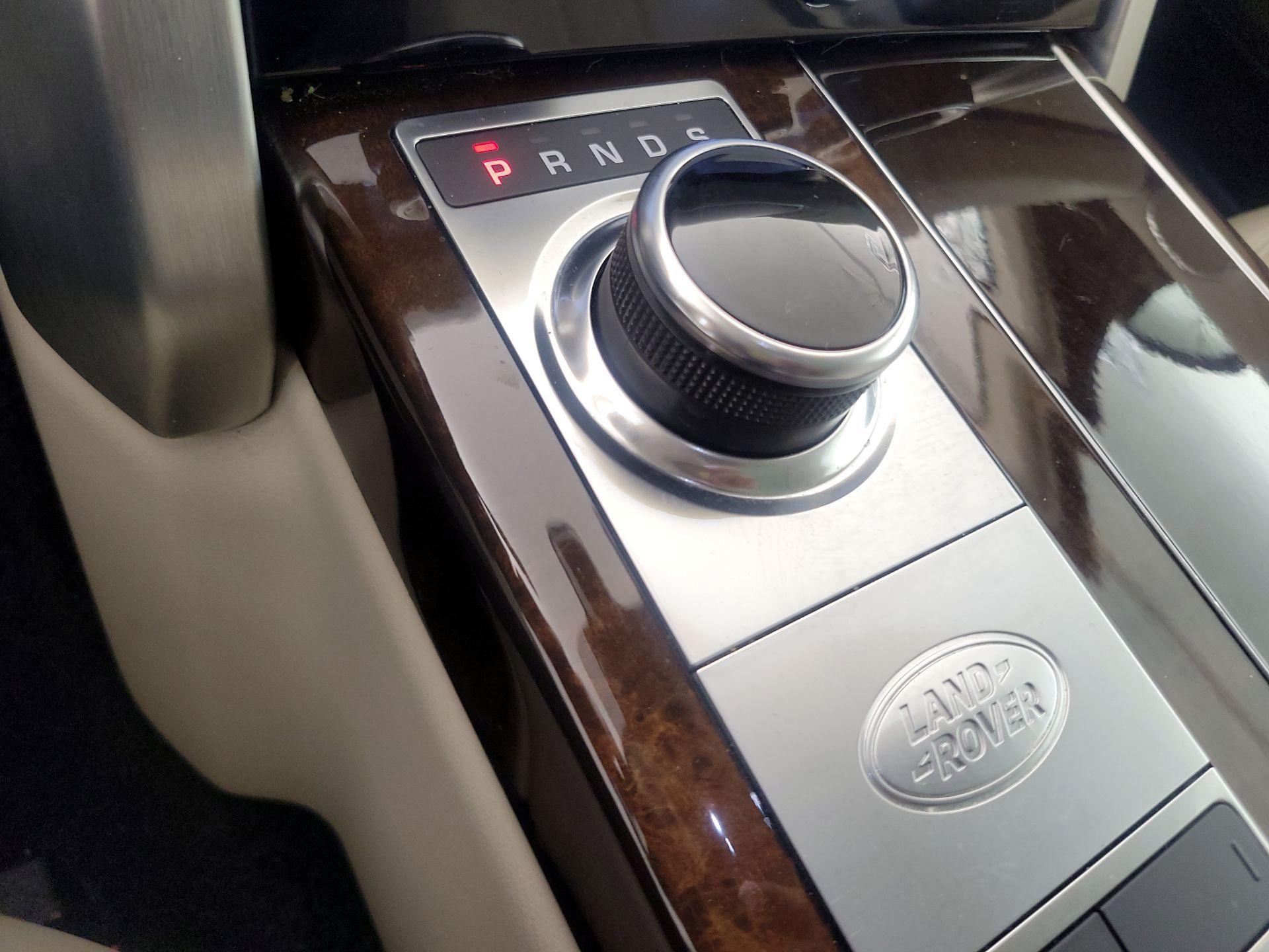 Thumbnail: 2021 Land Rover Range Rover - 18
