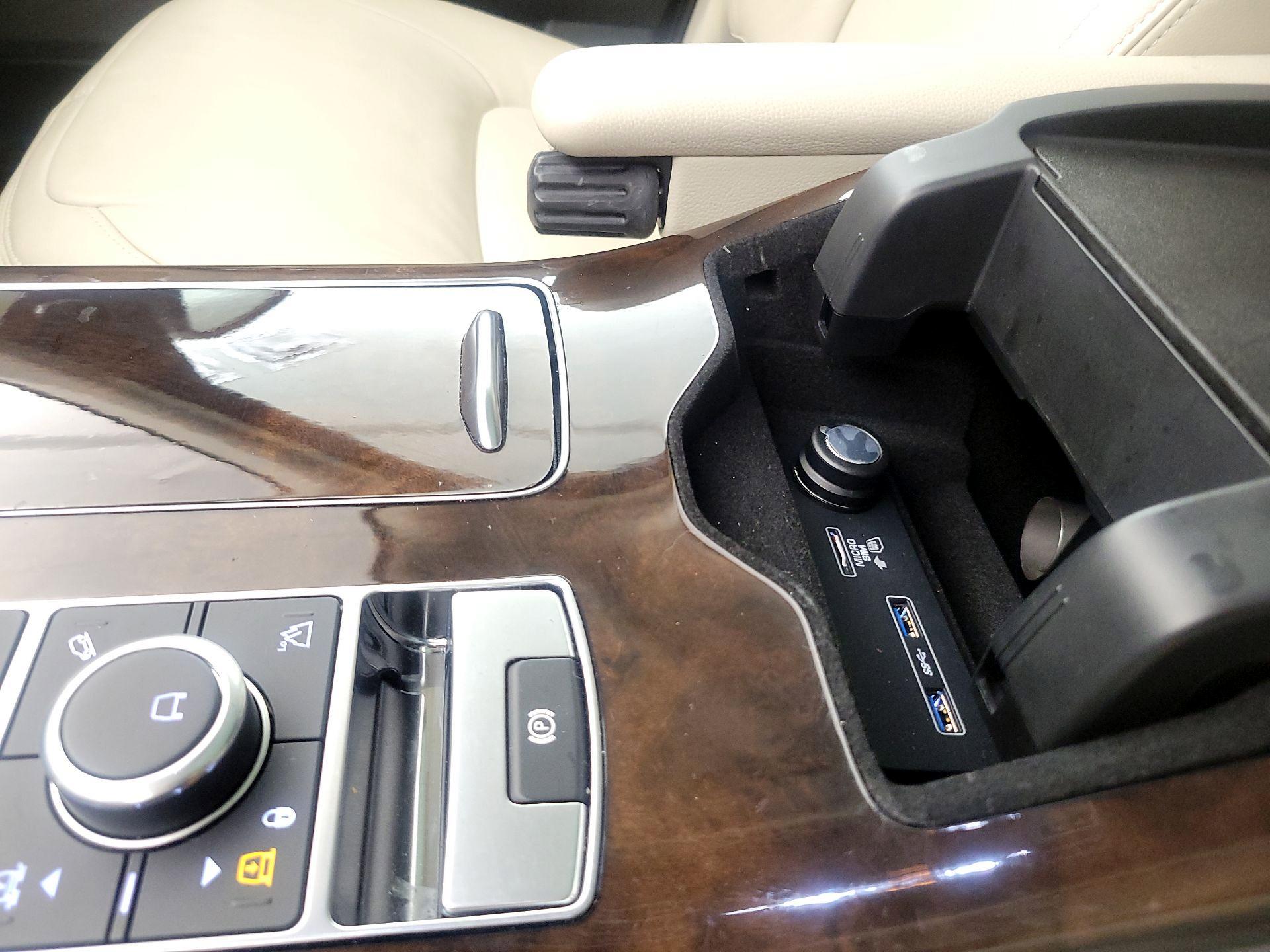 Thumbnail: 2021 Land Rover Range Rover - 19