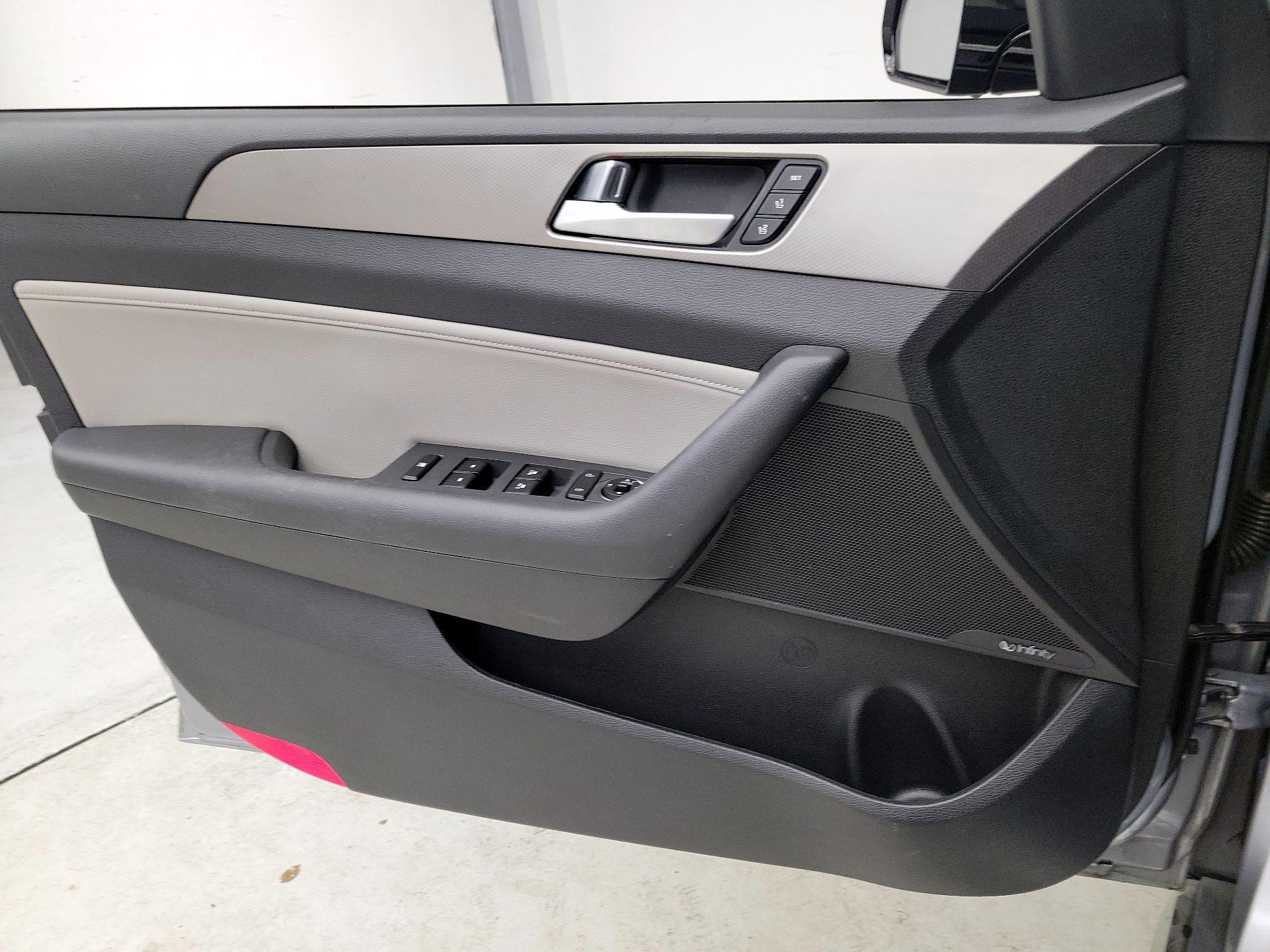 Thumbnail: 2015 Hyundai Sonata - 12