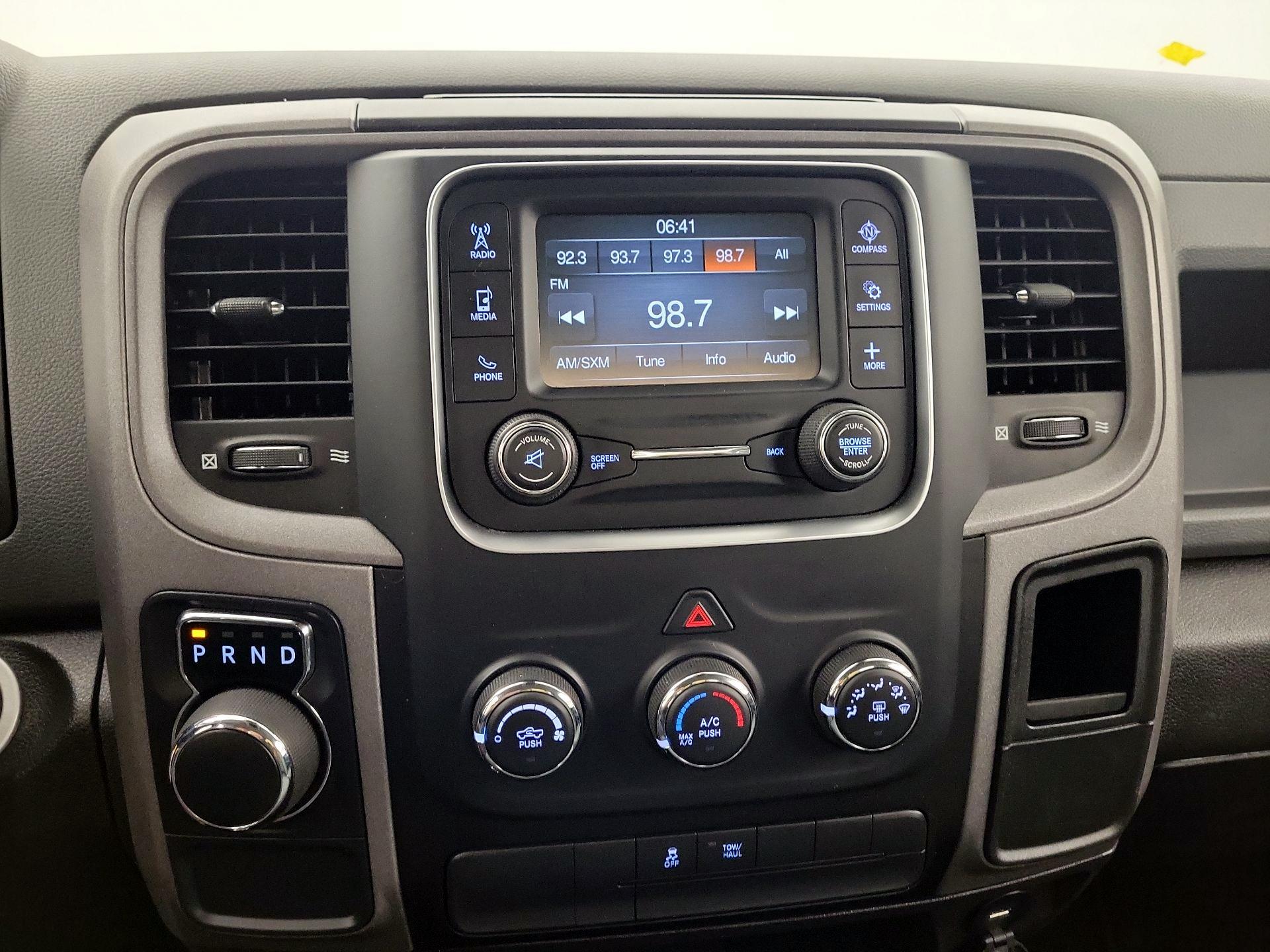 Thumbnail: 2020 RAM 1500 Classic - 14