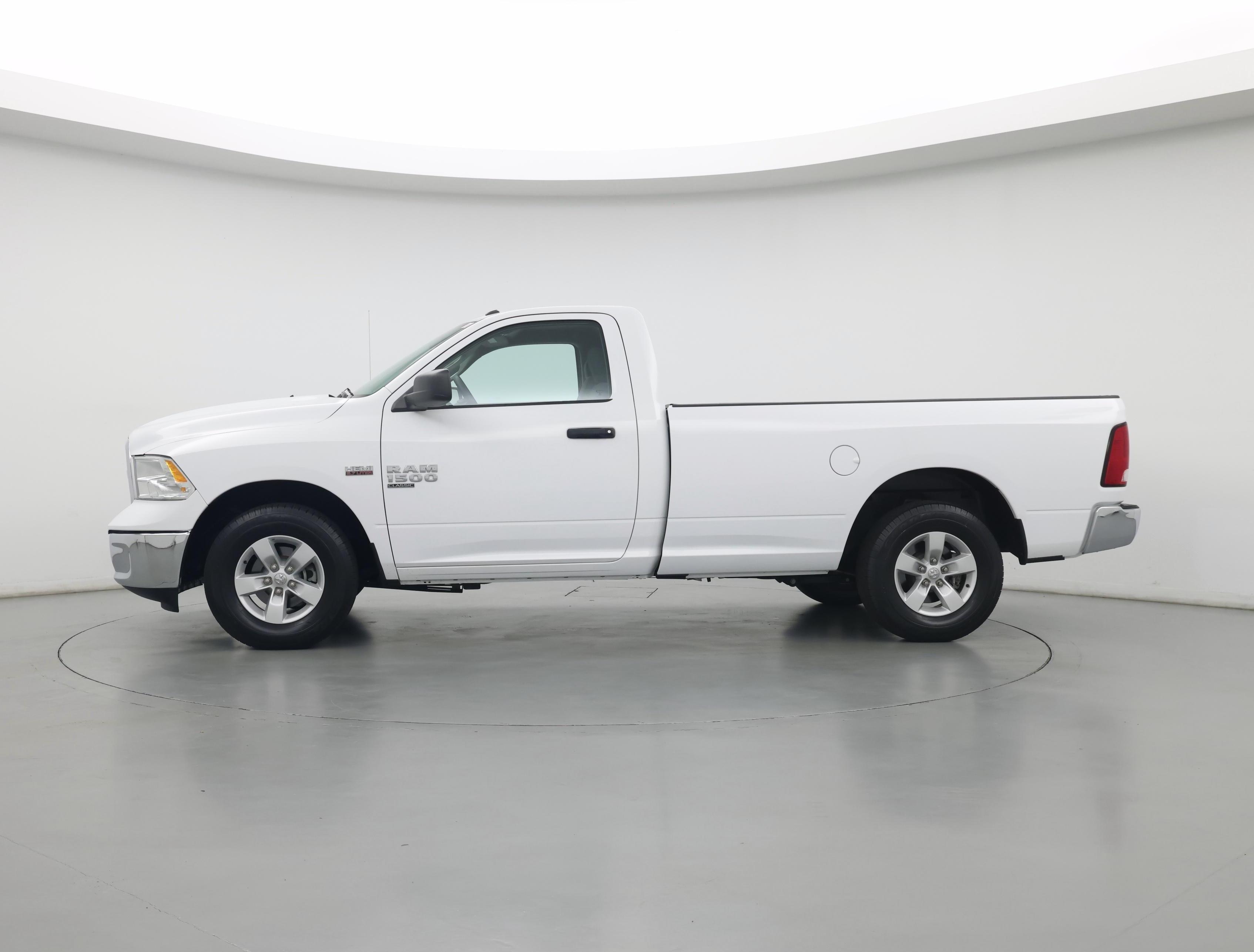 Thumbnail: 2020 RAM 1500 Classic - 3