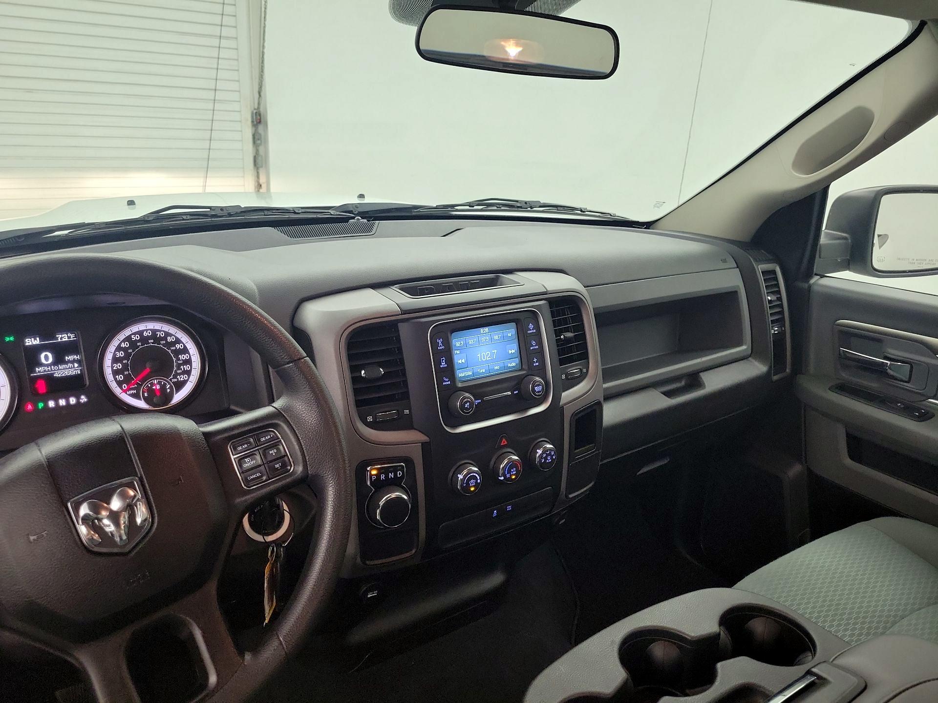 Thumbnail: 2020 RAM 1500 Classic - 9