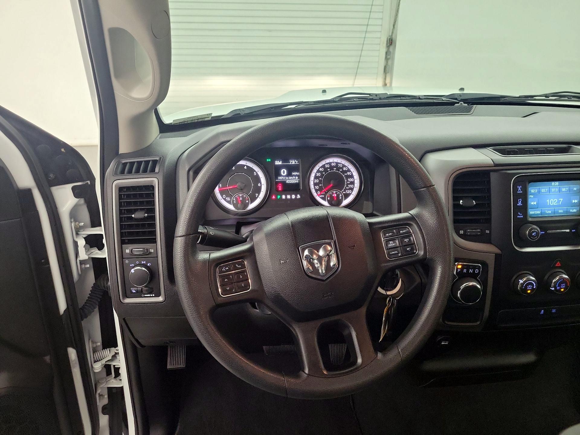 Thumbnail: 2020 RAM 1500 Classic - 10