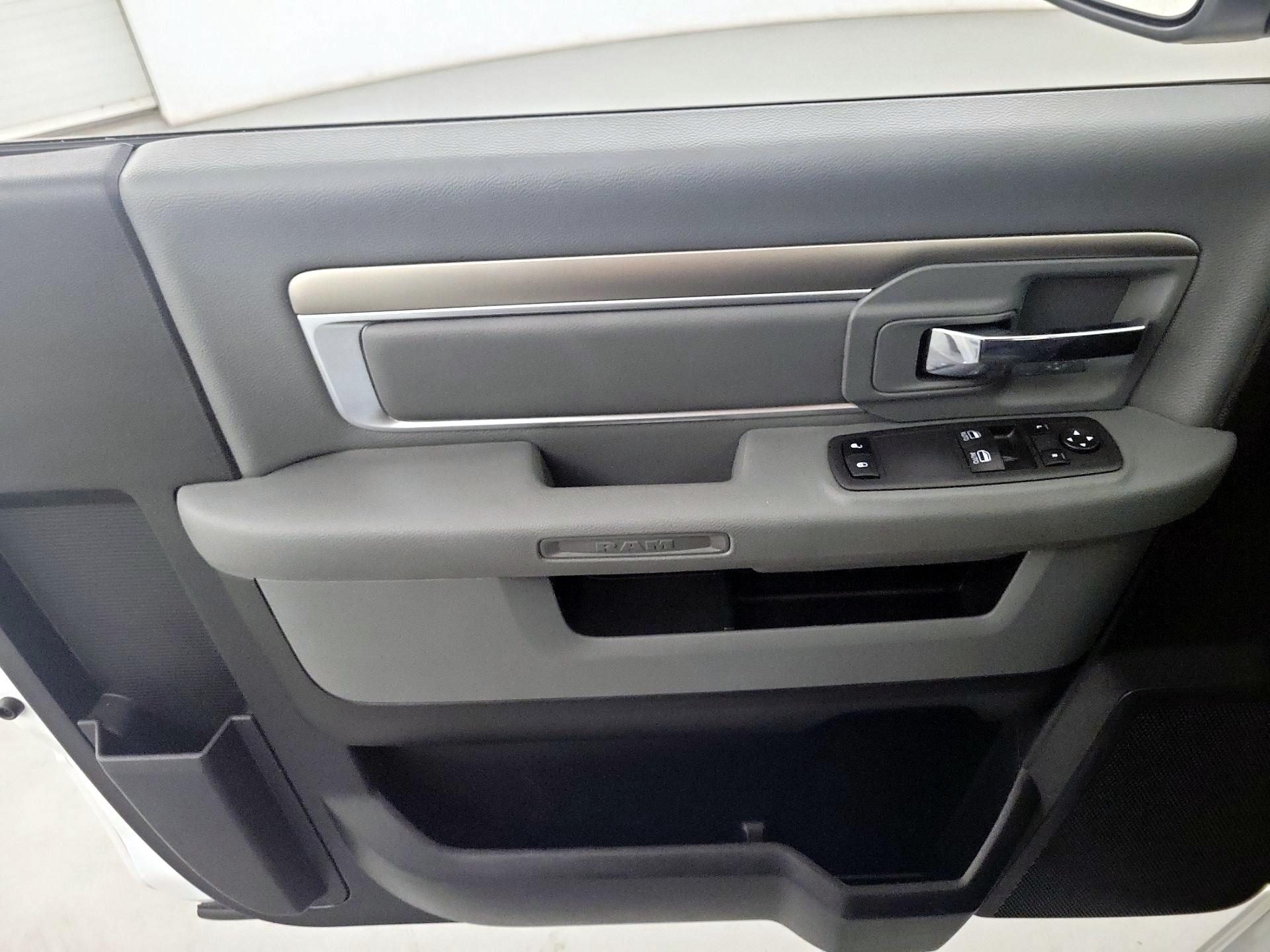 Thumbnail: 2020 RAM 1500 Classic - 12