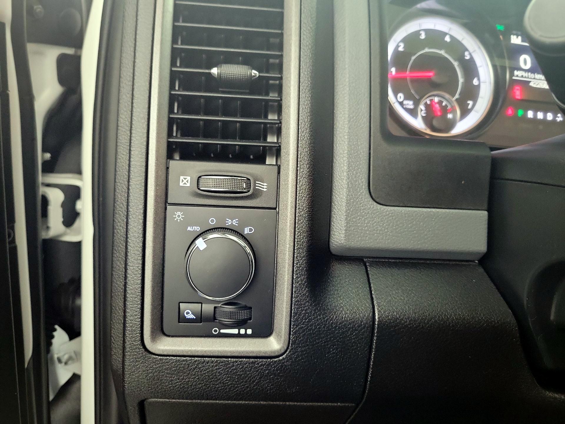 Thumbnail: 2020 RAM 1500 Classic - 13